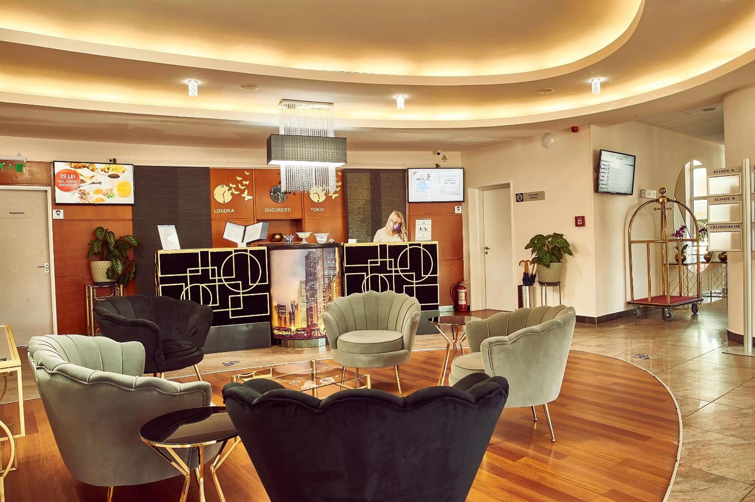 Lobby or reception in Continental Forum Bucuresti Palatul Parlamentului