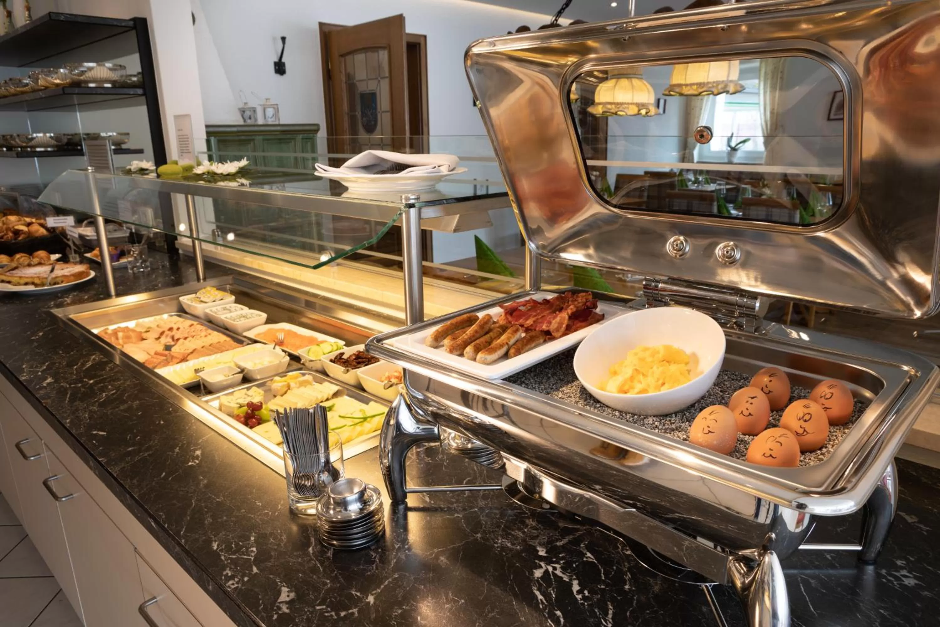 Buffet breakfast in Landhotel-Restaurant Huberhof Allershausen