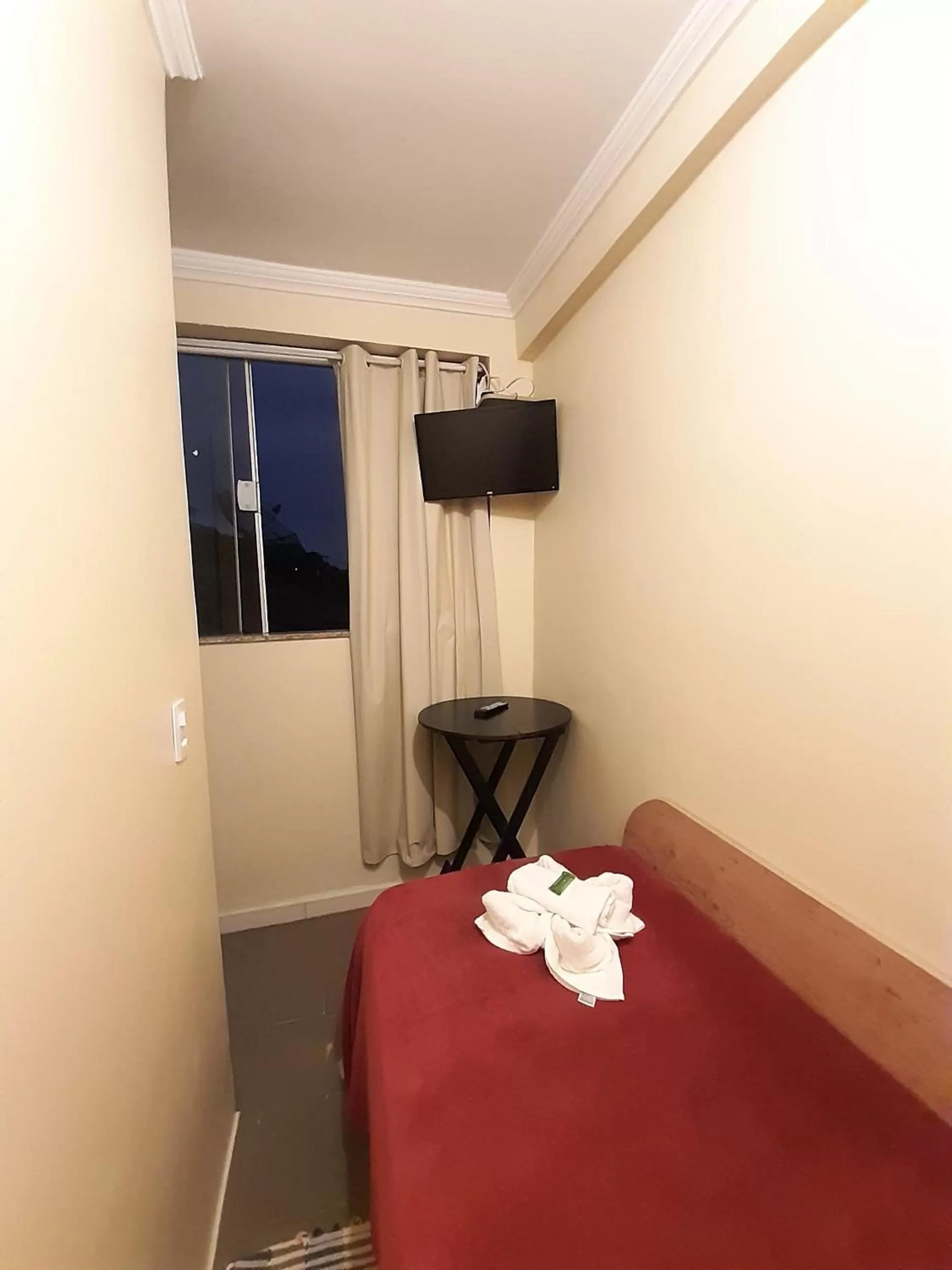 TV and multimedia, Bed in Pousada Reino Encantado - São Thomé das Letras - Minas Gerais