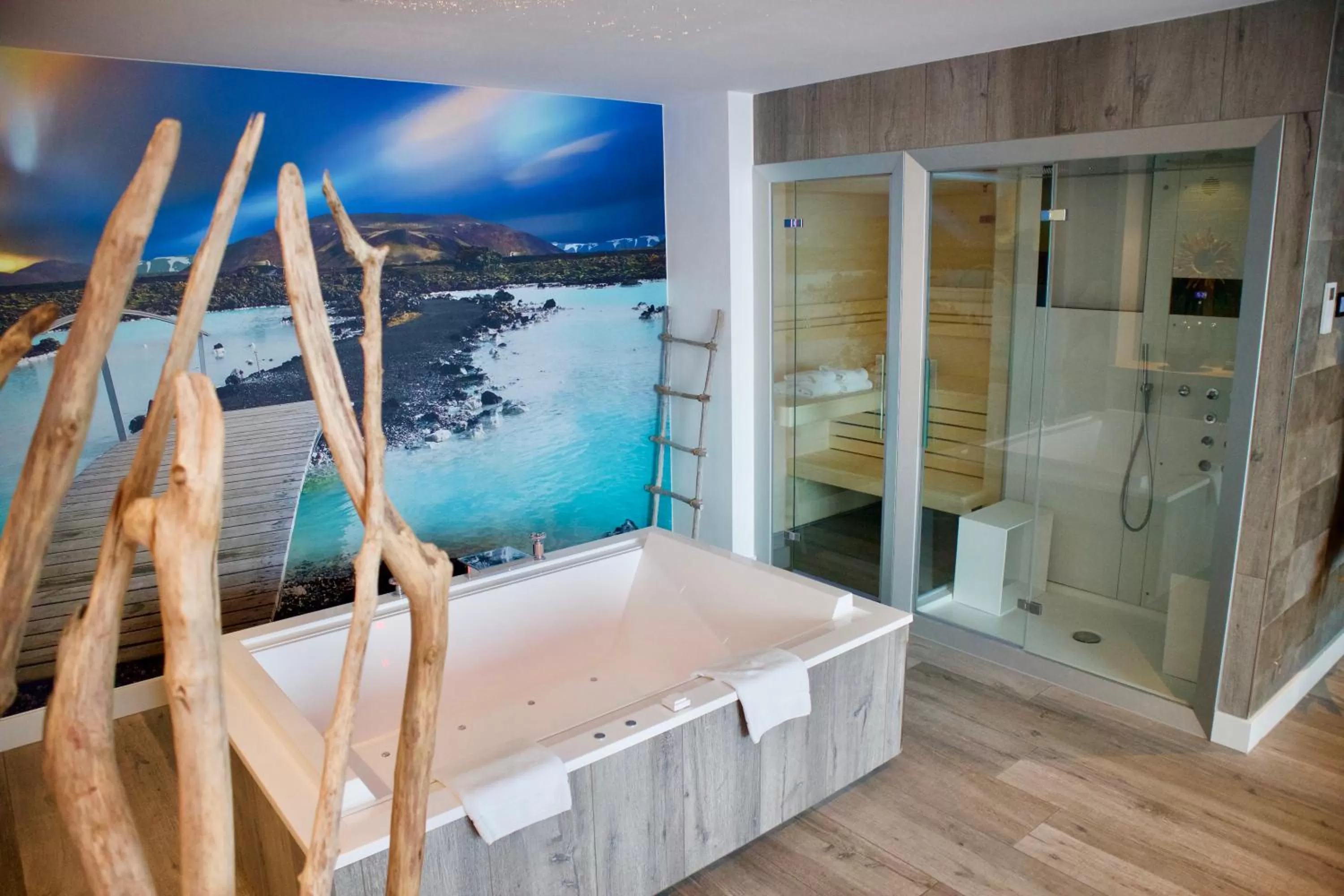 Shower in Van der Valk Hotel Utrecht