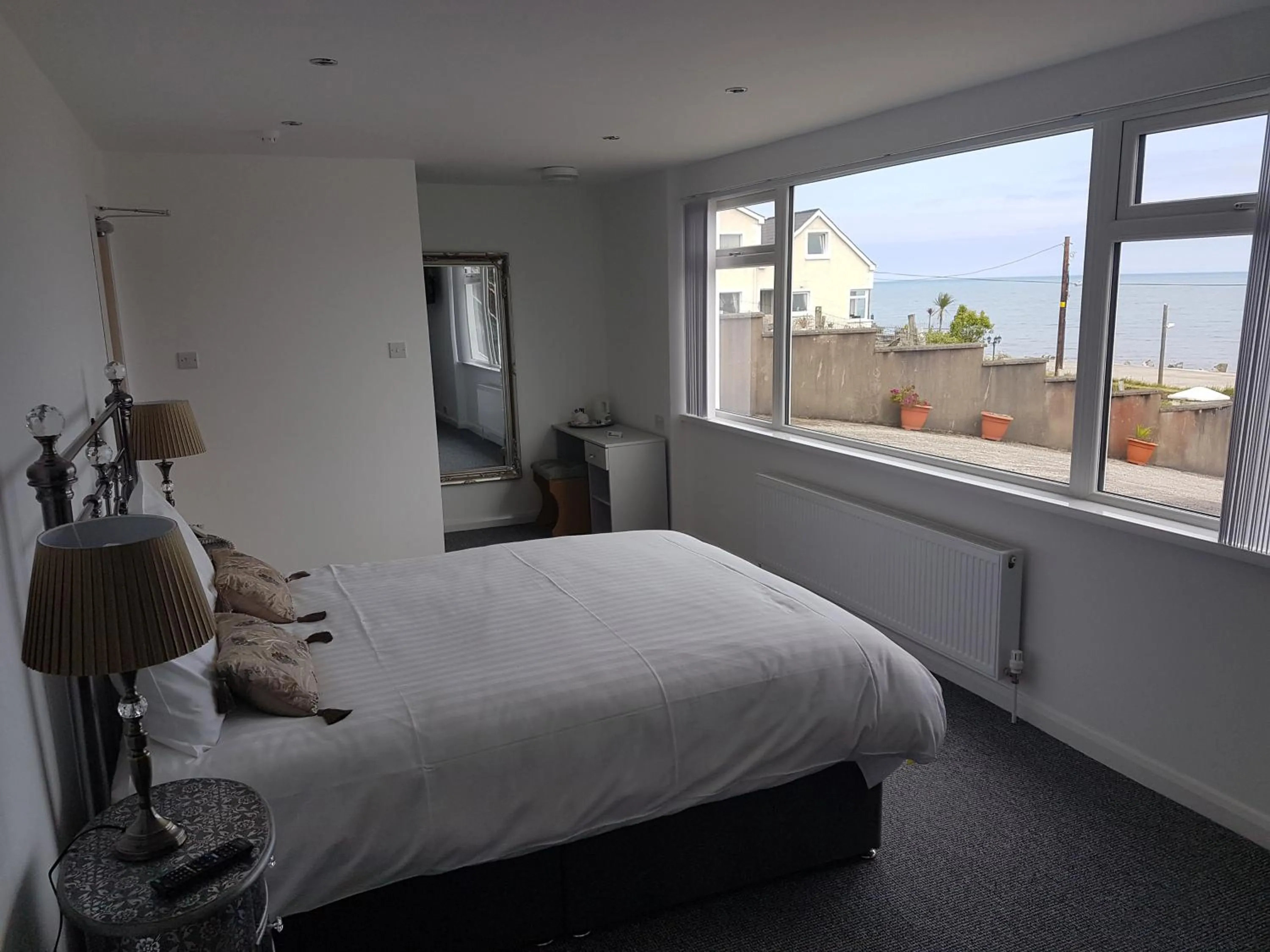 Bedroom, Bed in Halfway House Hotel