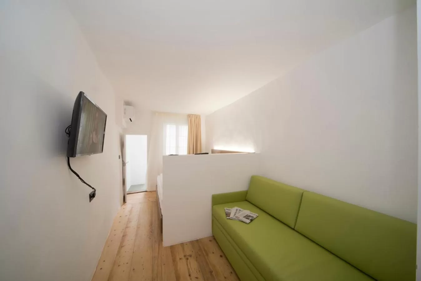 Seating Area in Sir Thomas Bed and More