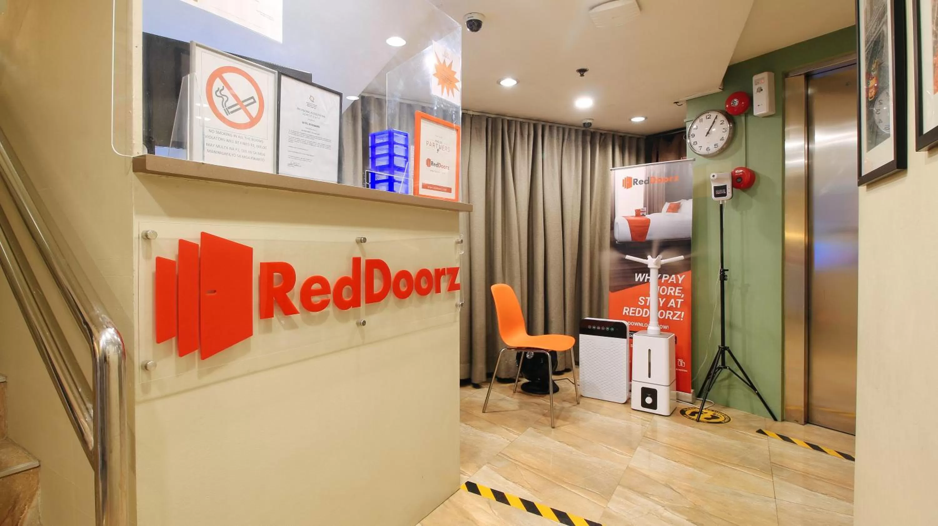 Lobby or reception in RedDoorz at Hotel Rosemarie