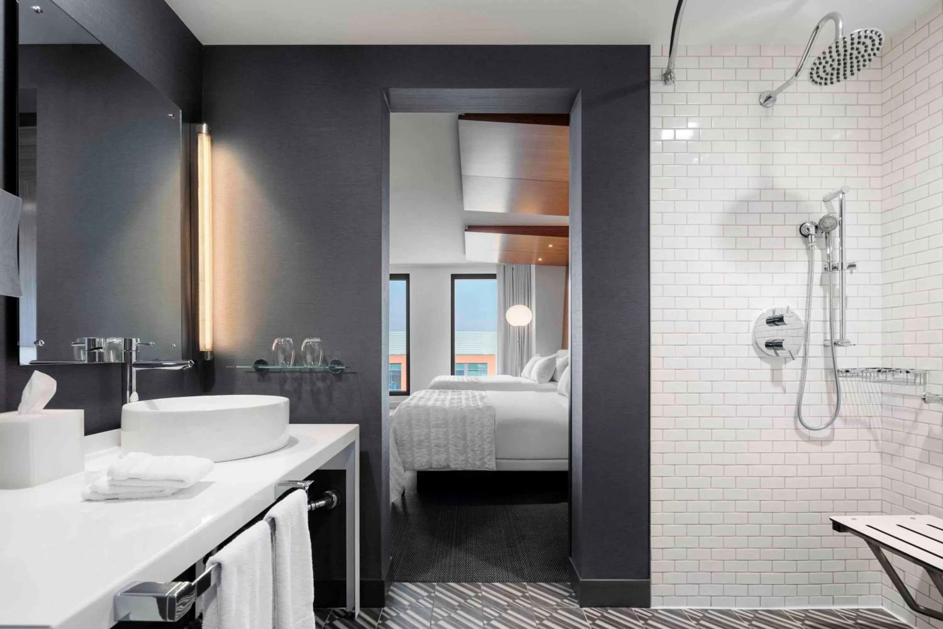 Bathroom, Bed in Le Meridien Columbus, The Joseph