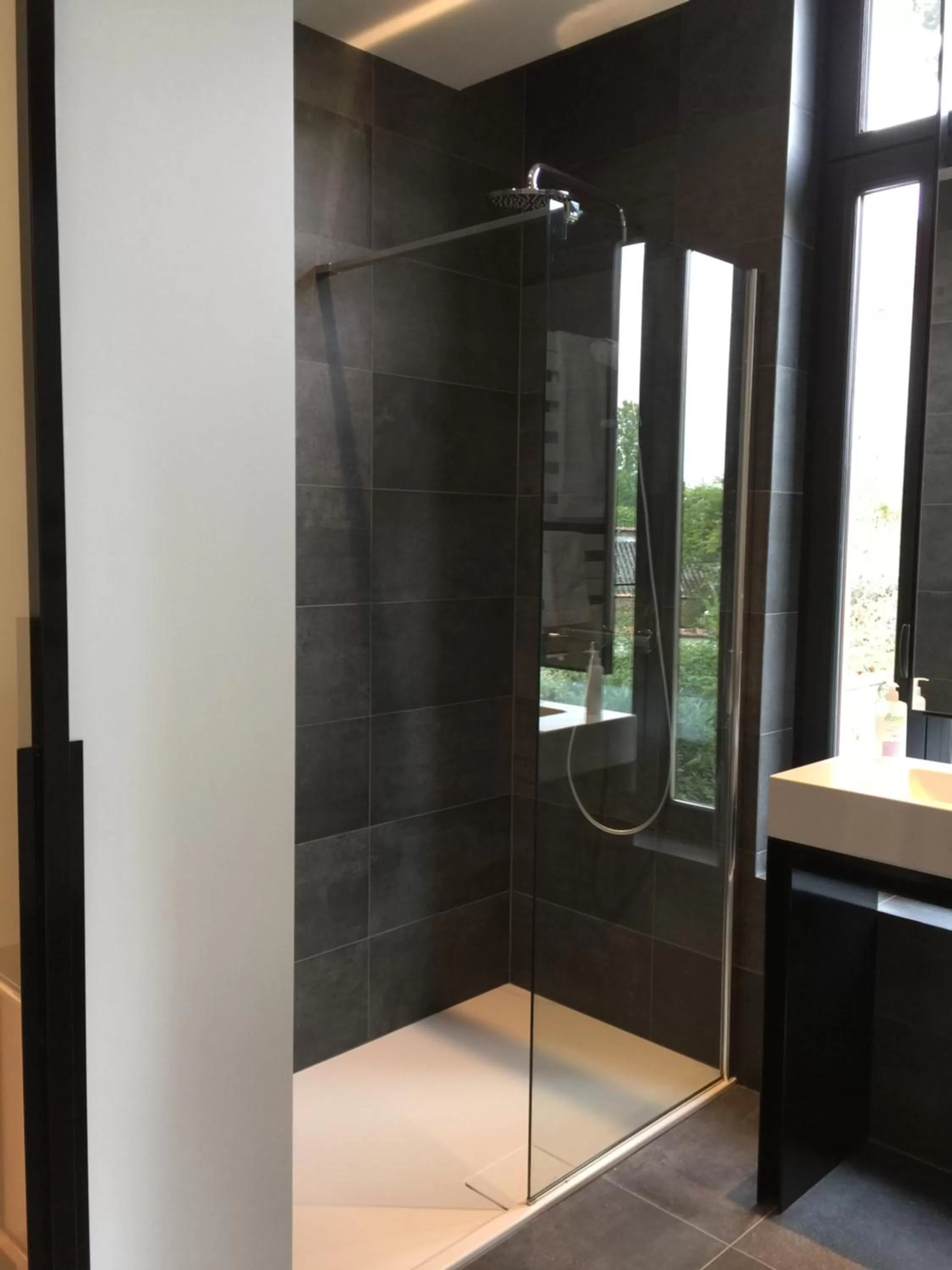 Shower in Albert Molière