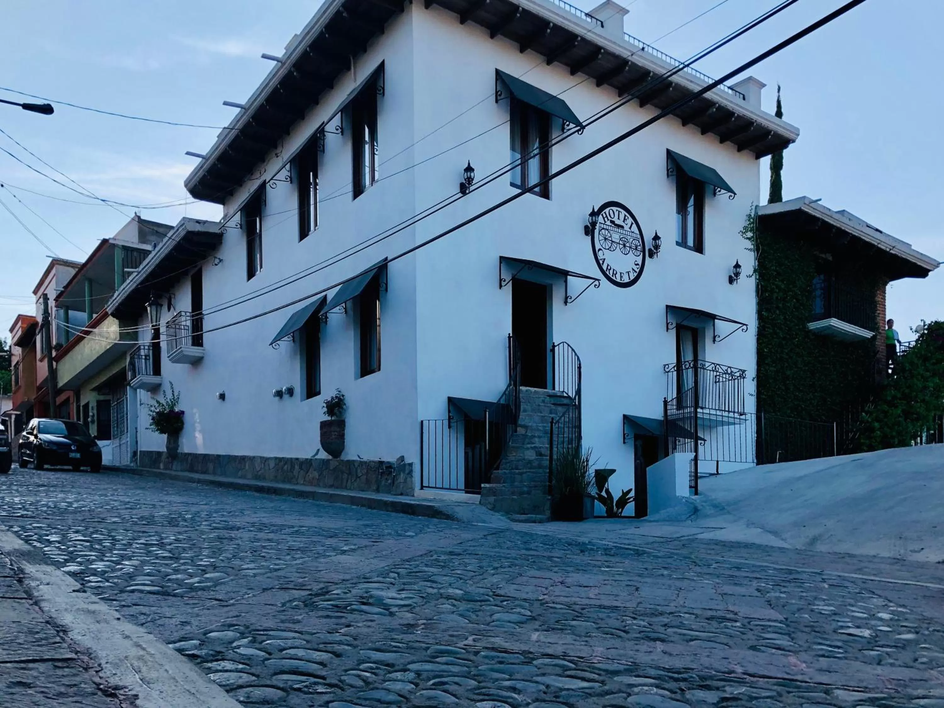 Property building in Hotel Carretas by Rotamundos