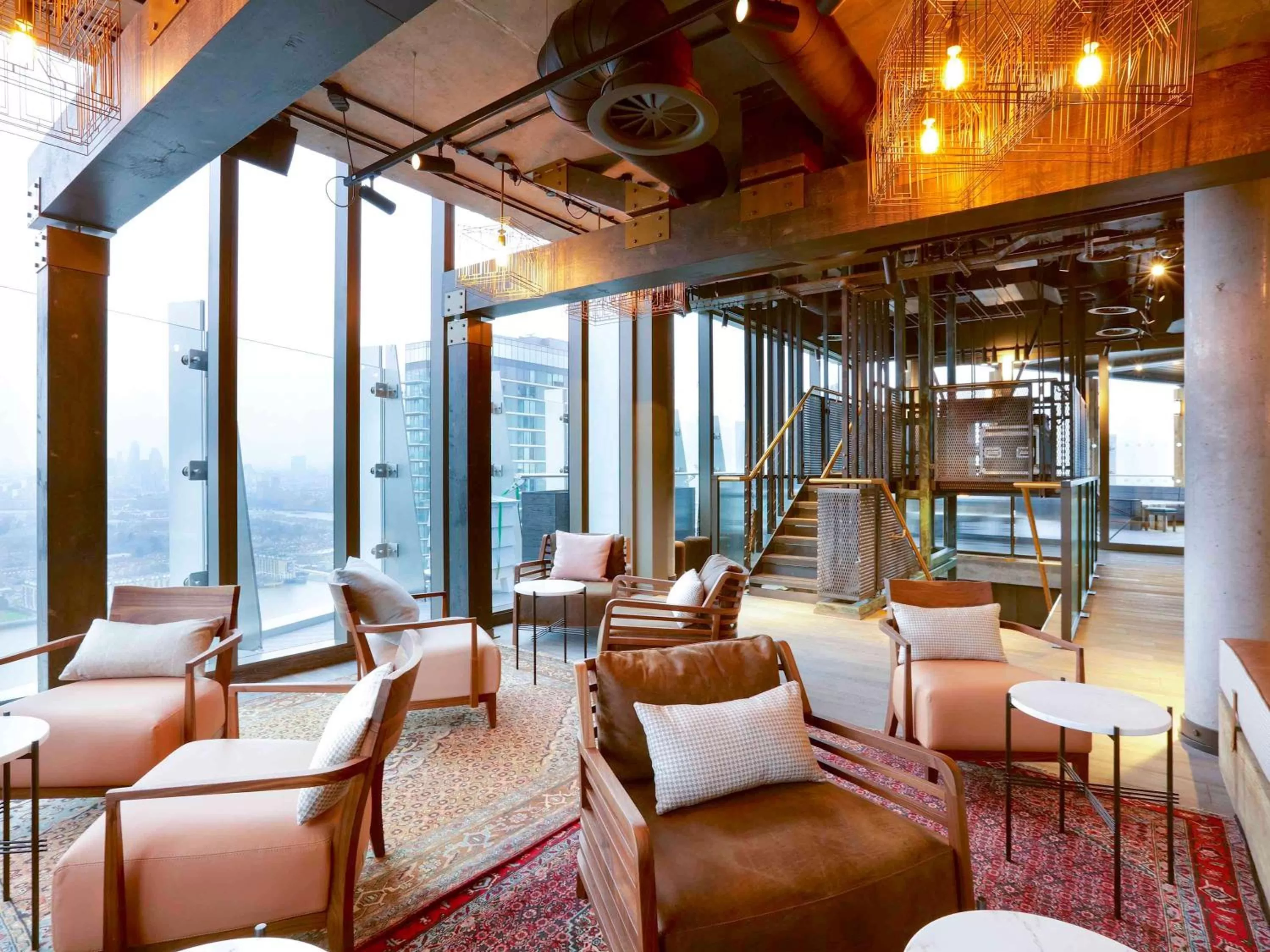 Lounge or bar in Novotel London Canary Wharf