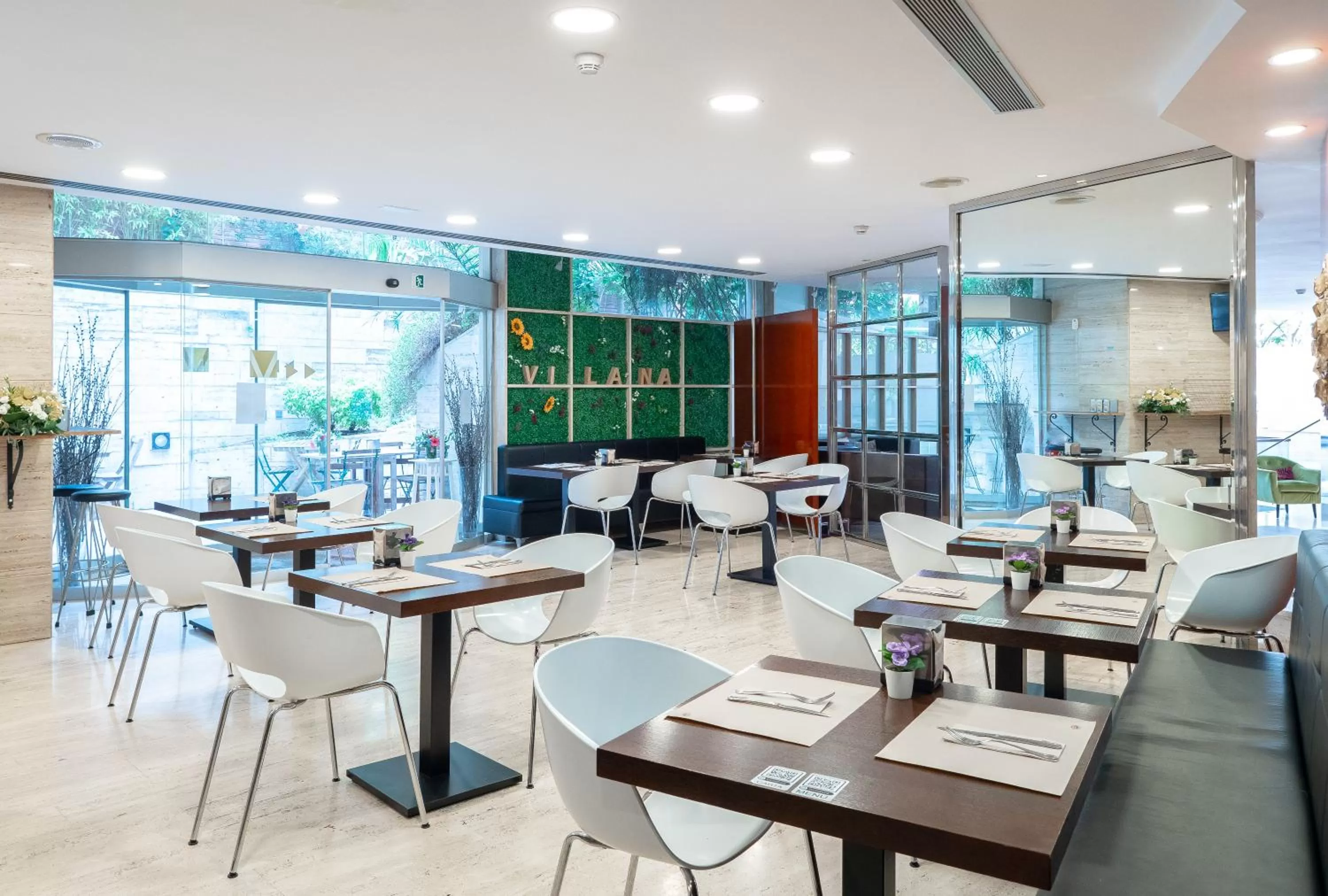Restaurant/places to eat in Vilana Hotel Boutique