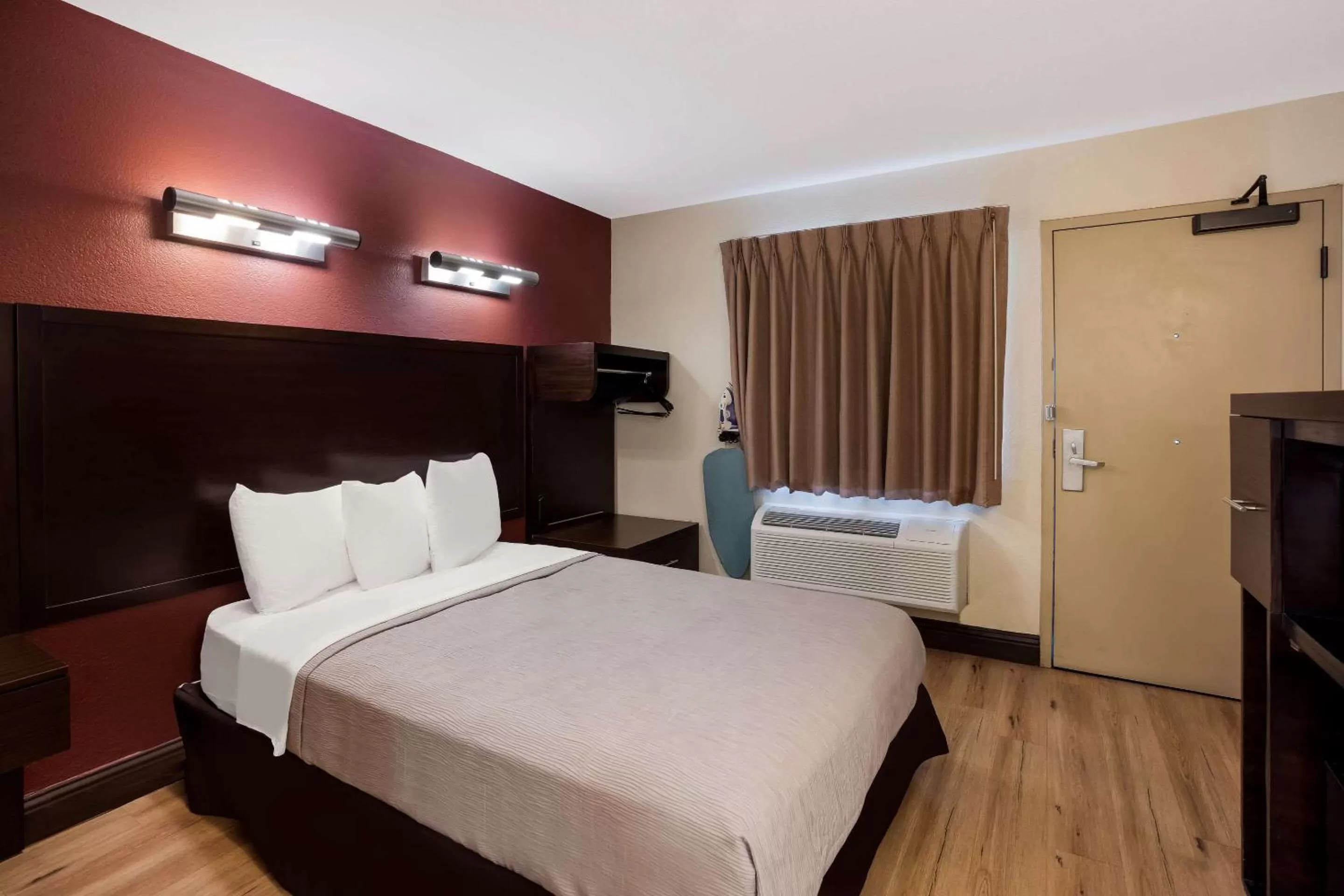 Bedroom in Quality Inn Elk Grove-Sacramento