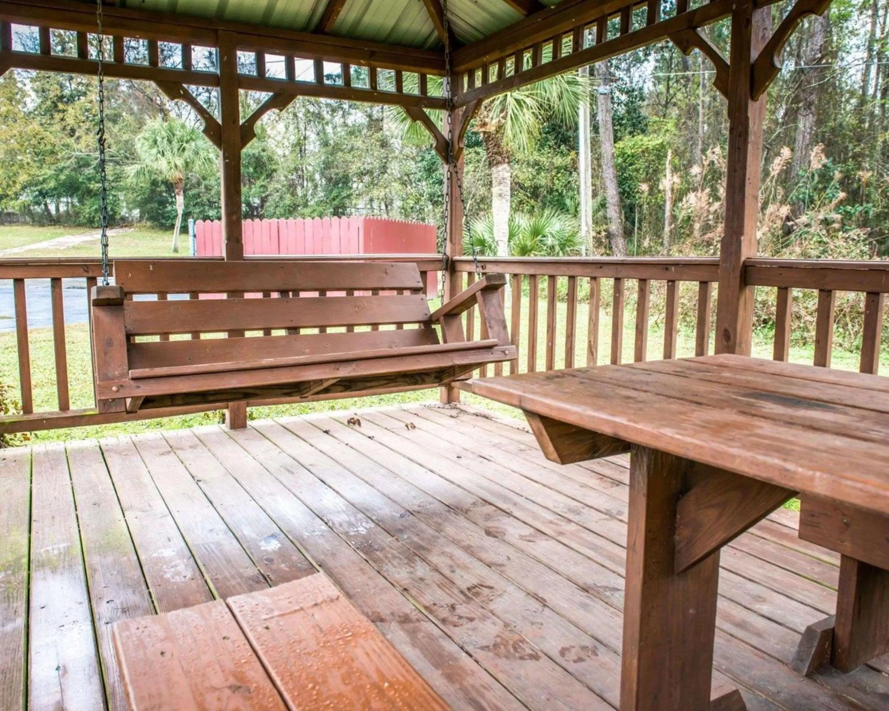 Balcony/Terrace in Econo Lodge Lake City-North