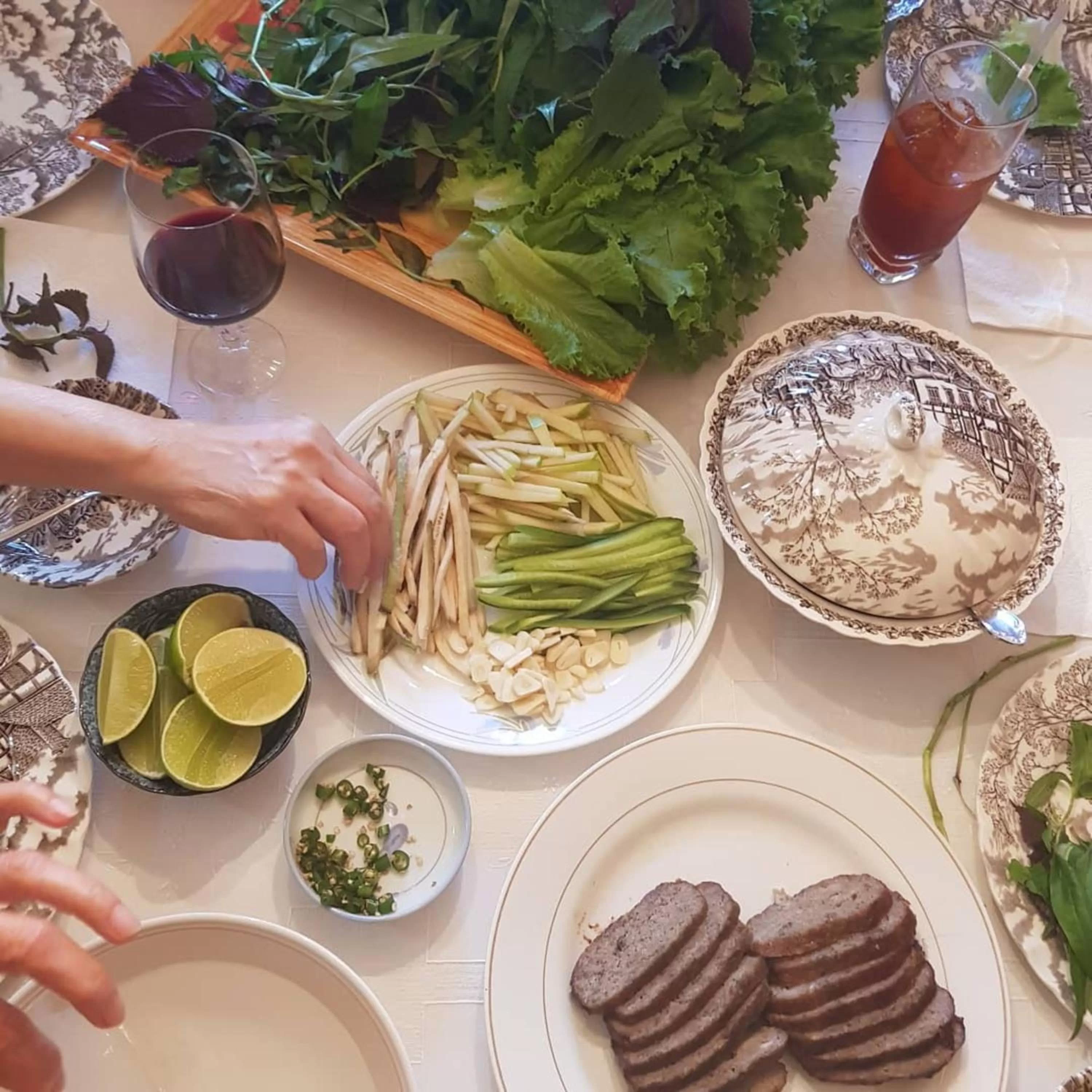 Restaurant/places to eat in At 115 Hotel By Rompo