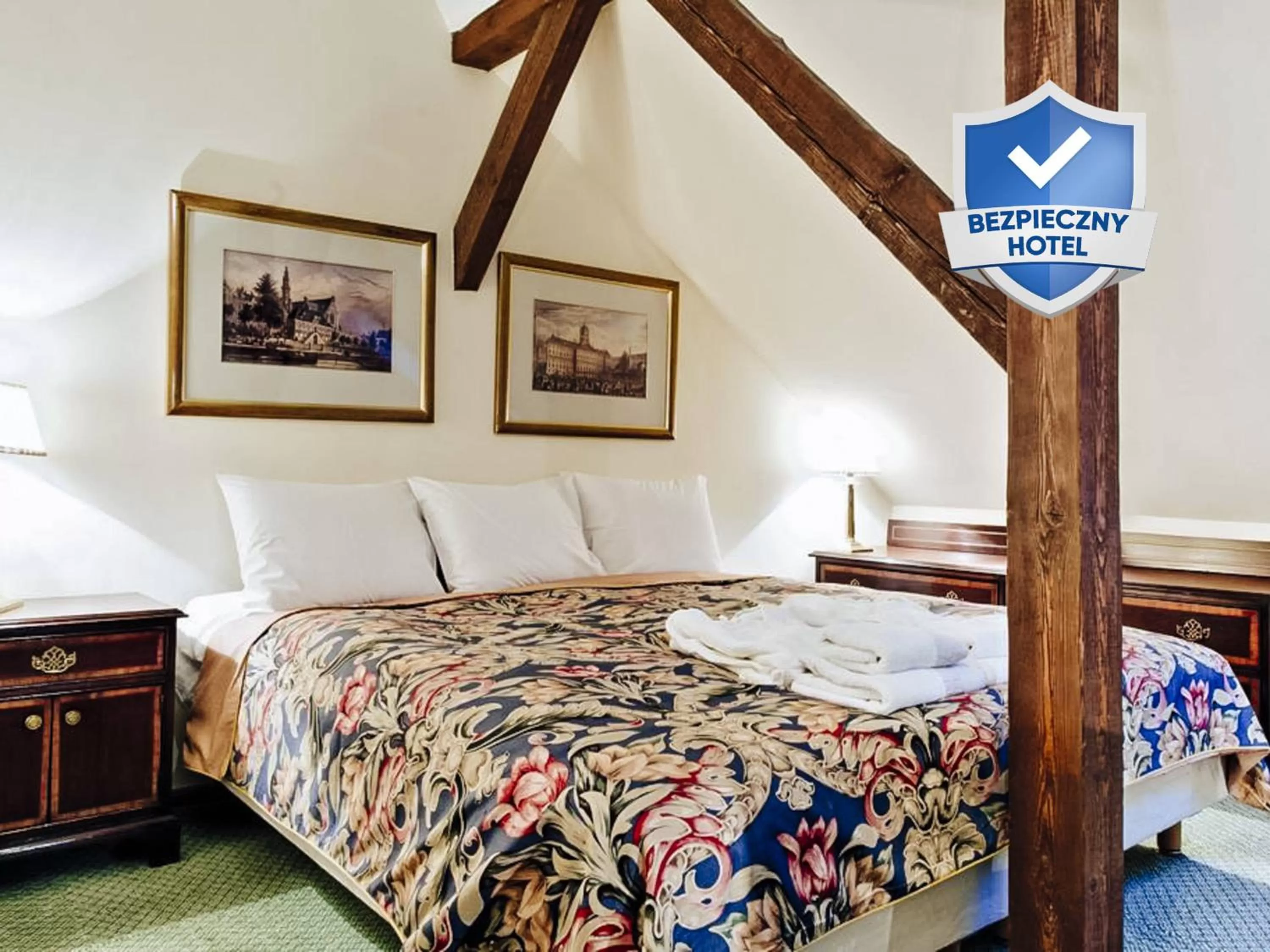 Bed in Miodosytnia Aparthotel