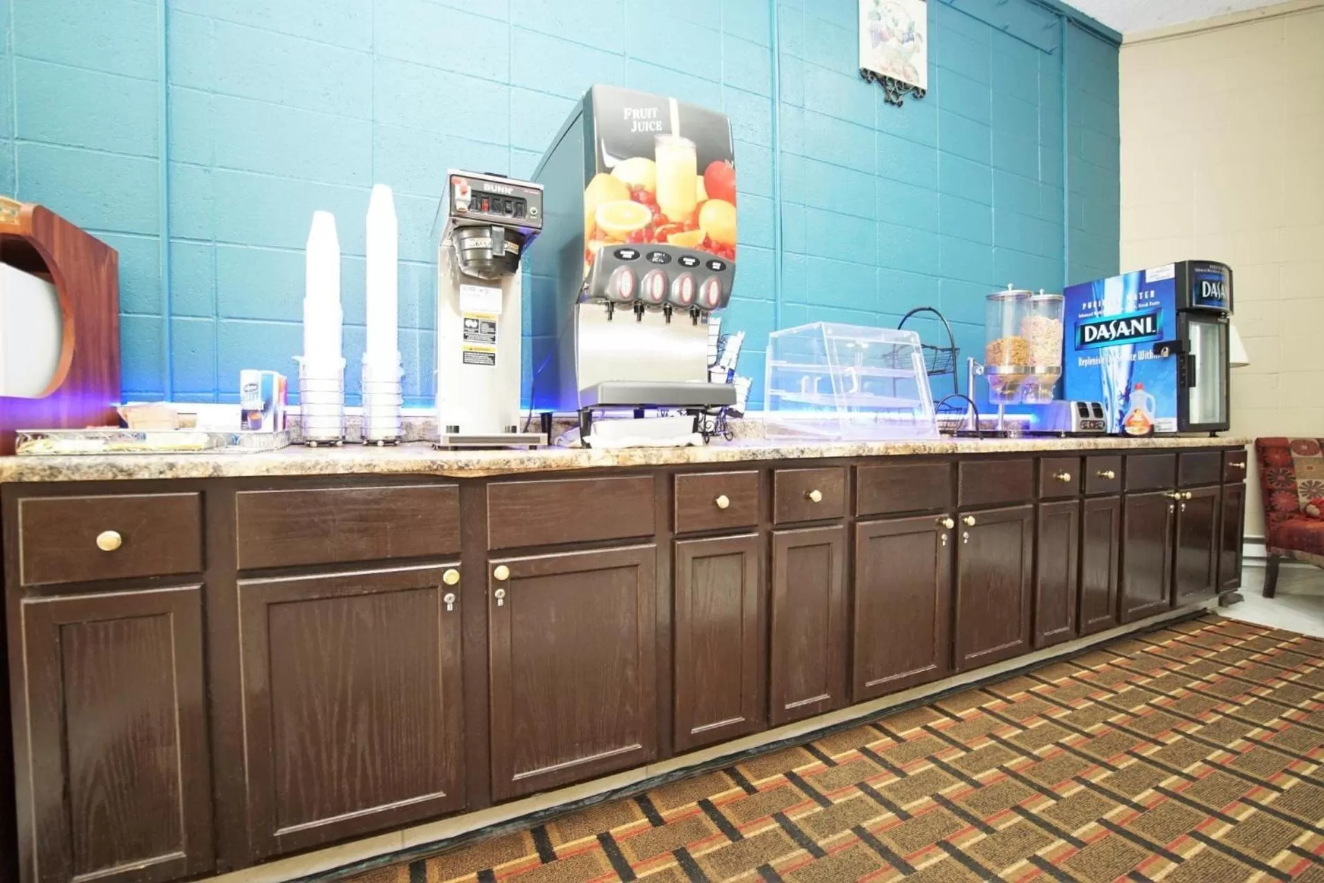 Breakfast in Faribault Hometown Inn & Suites