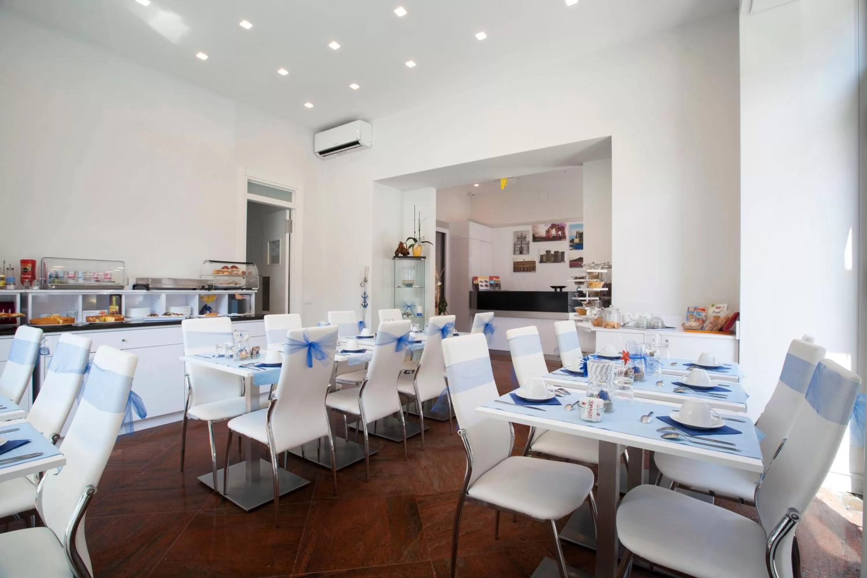 Buffet breakfast in Suite dei Catalani