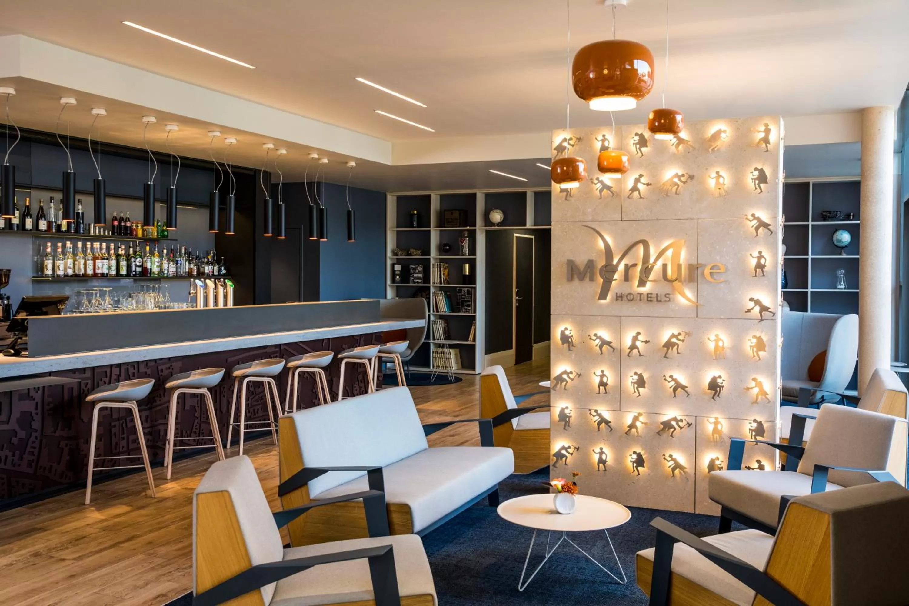 Lounge or bar in Mercure Beauvais Centre Cathédrale
