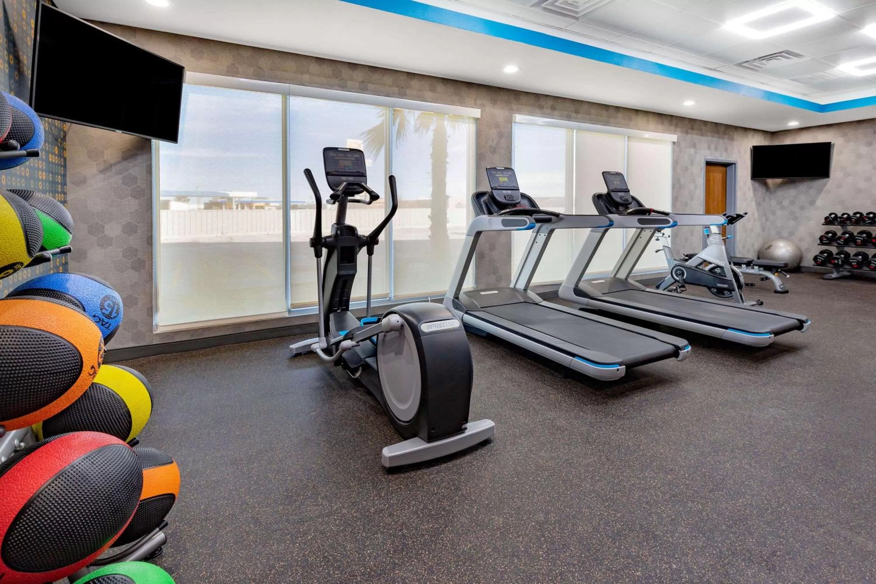 Fitness centre/facilities in La Quinta Inn & Suites by Wyndham Fort Stockton Northeast