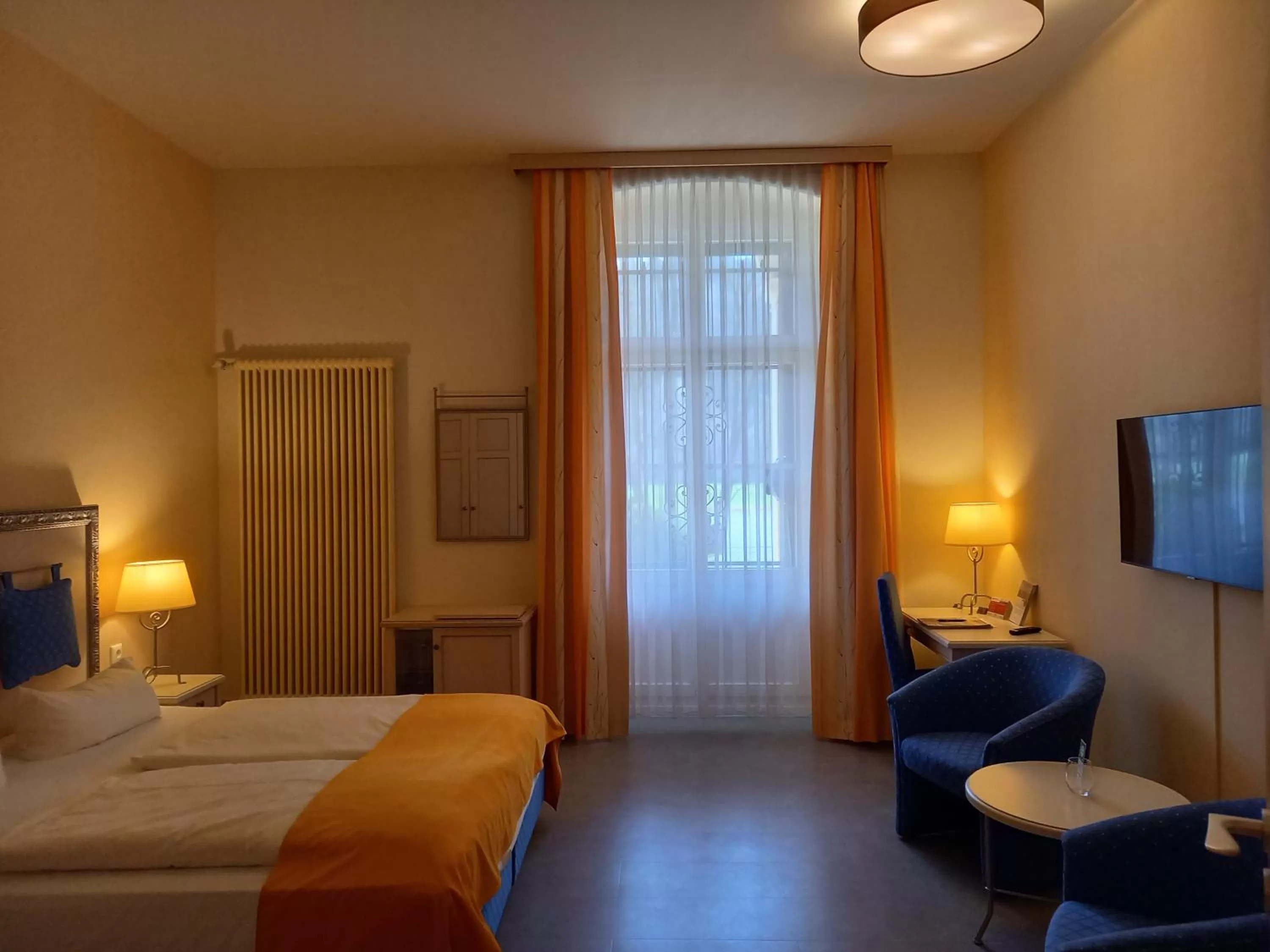 Photo of the whole room, Bed in Parkhotel Bad Schandau mit SPA