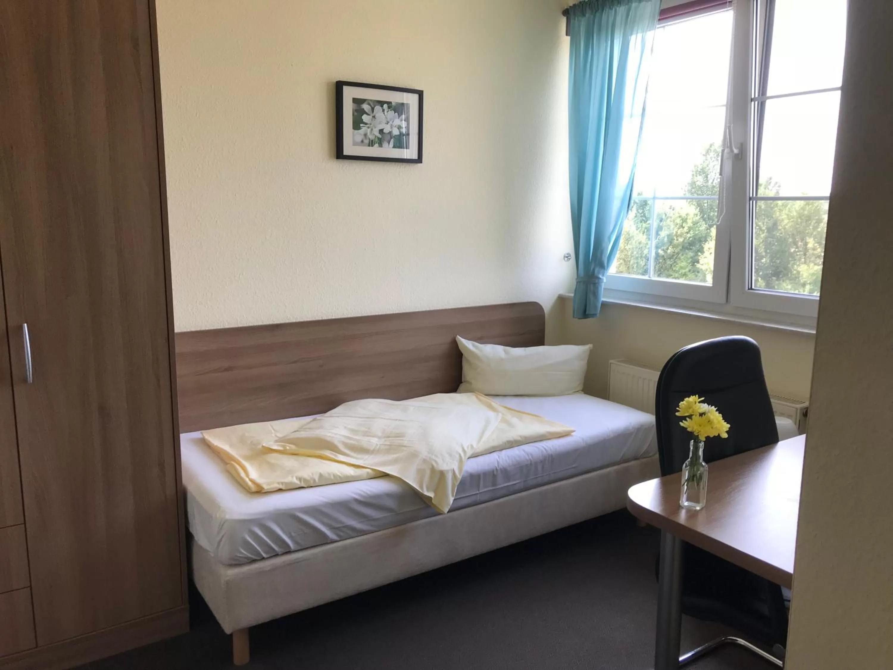 Photo of the whole room, Bed in Hotel Gasthof Goldener Hahn