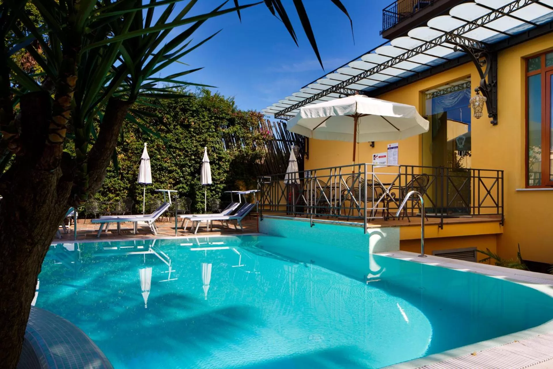 Lounge or bar in Hotel Zi' Teresa