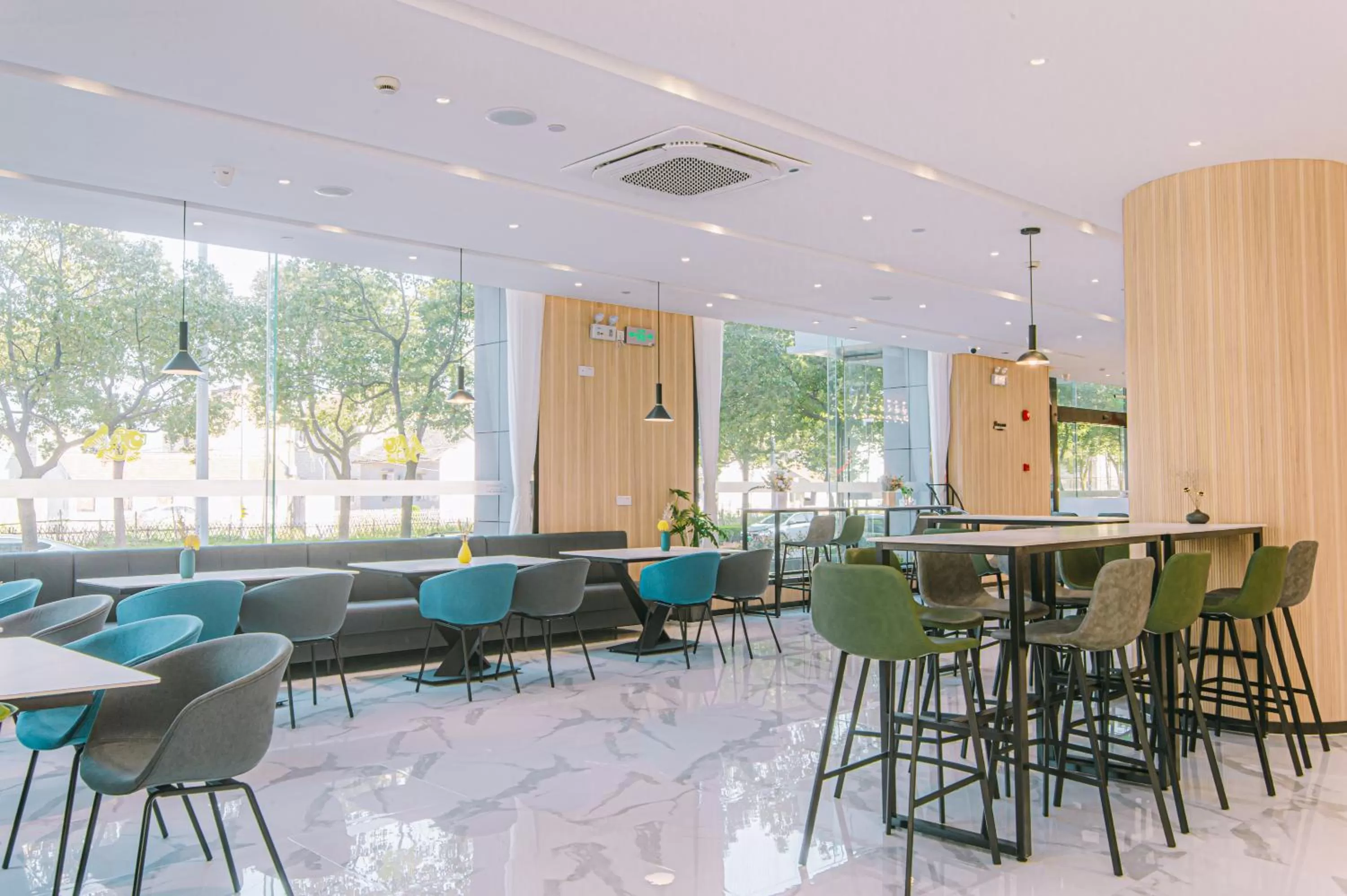 Breakfast in Shanghai JOYFUL YARD Hotel-Free shuttle bus to Pudong Airport and Disneyland