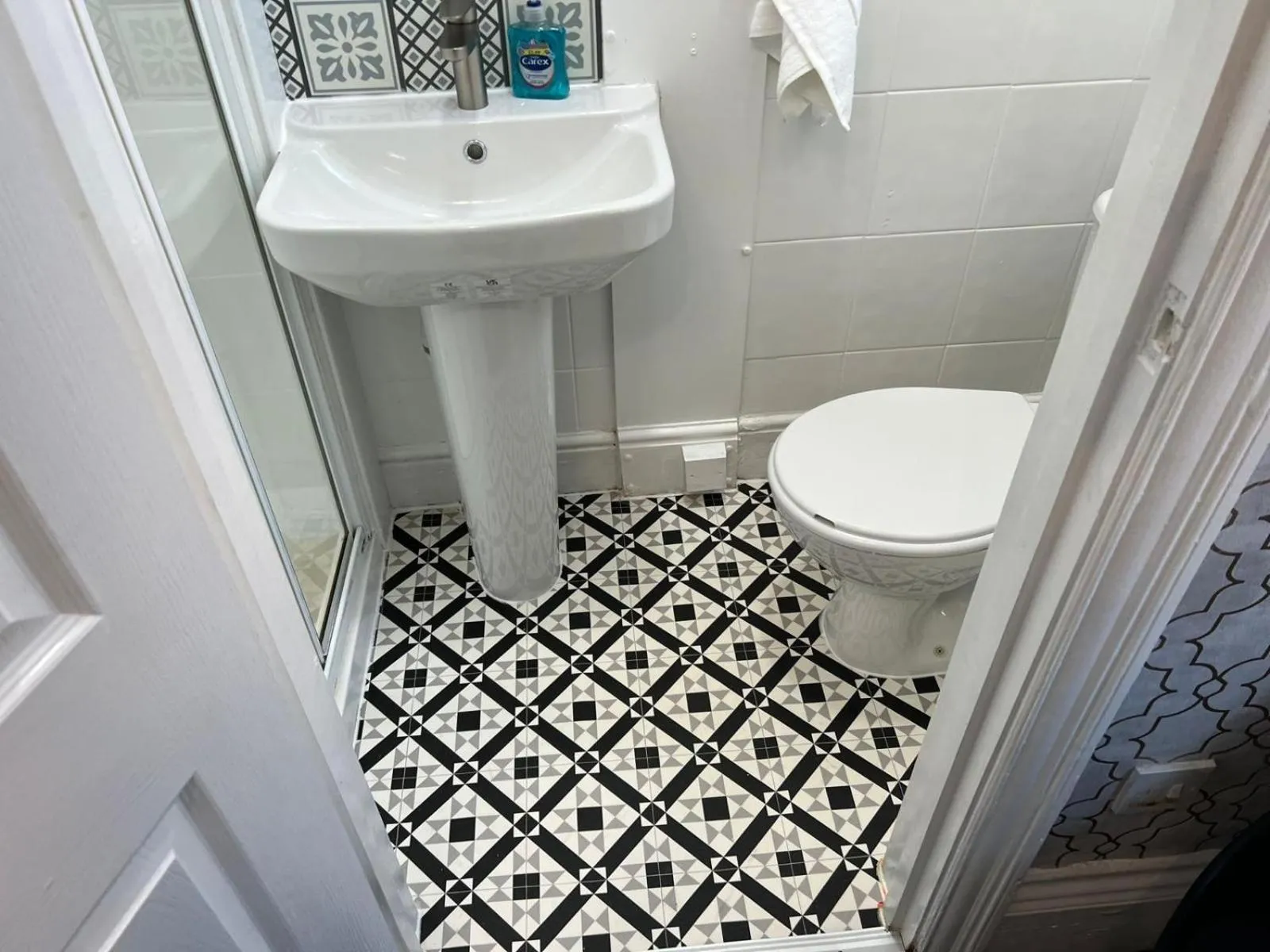 Bathroom in OYO Marine Parade Hotel, Eastbourne Pier