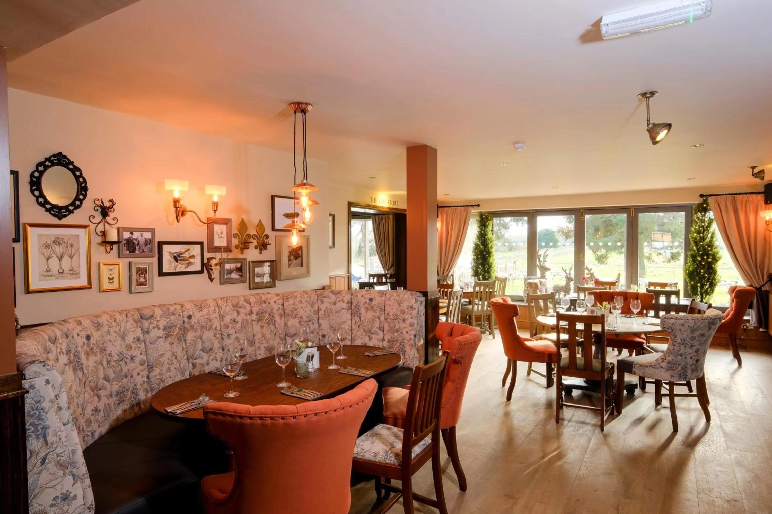 Restaurant/places to eat in The Saracens Head