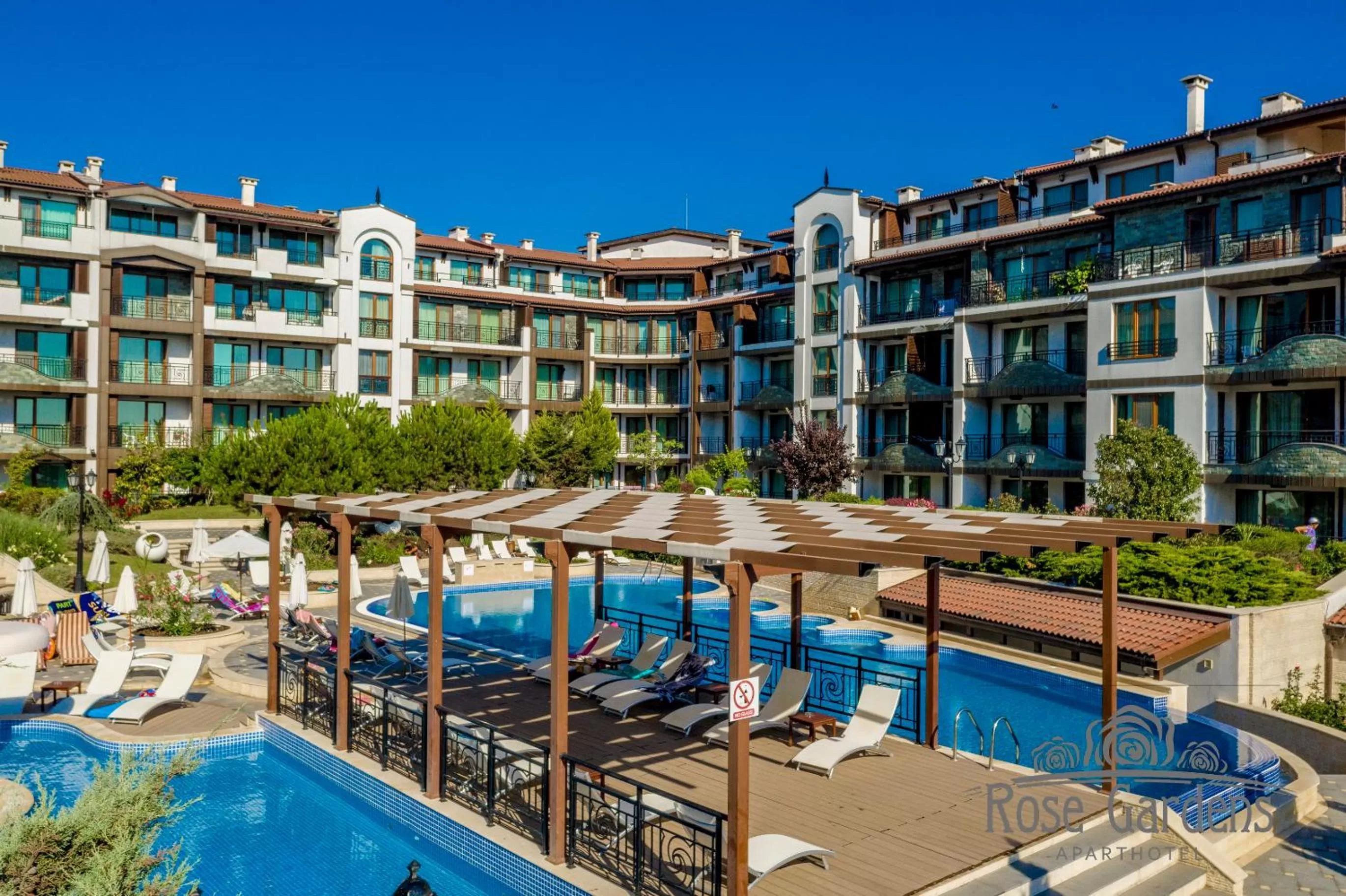 Patio in Rose Gardens Apart Hotel