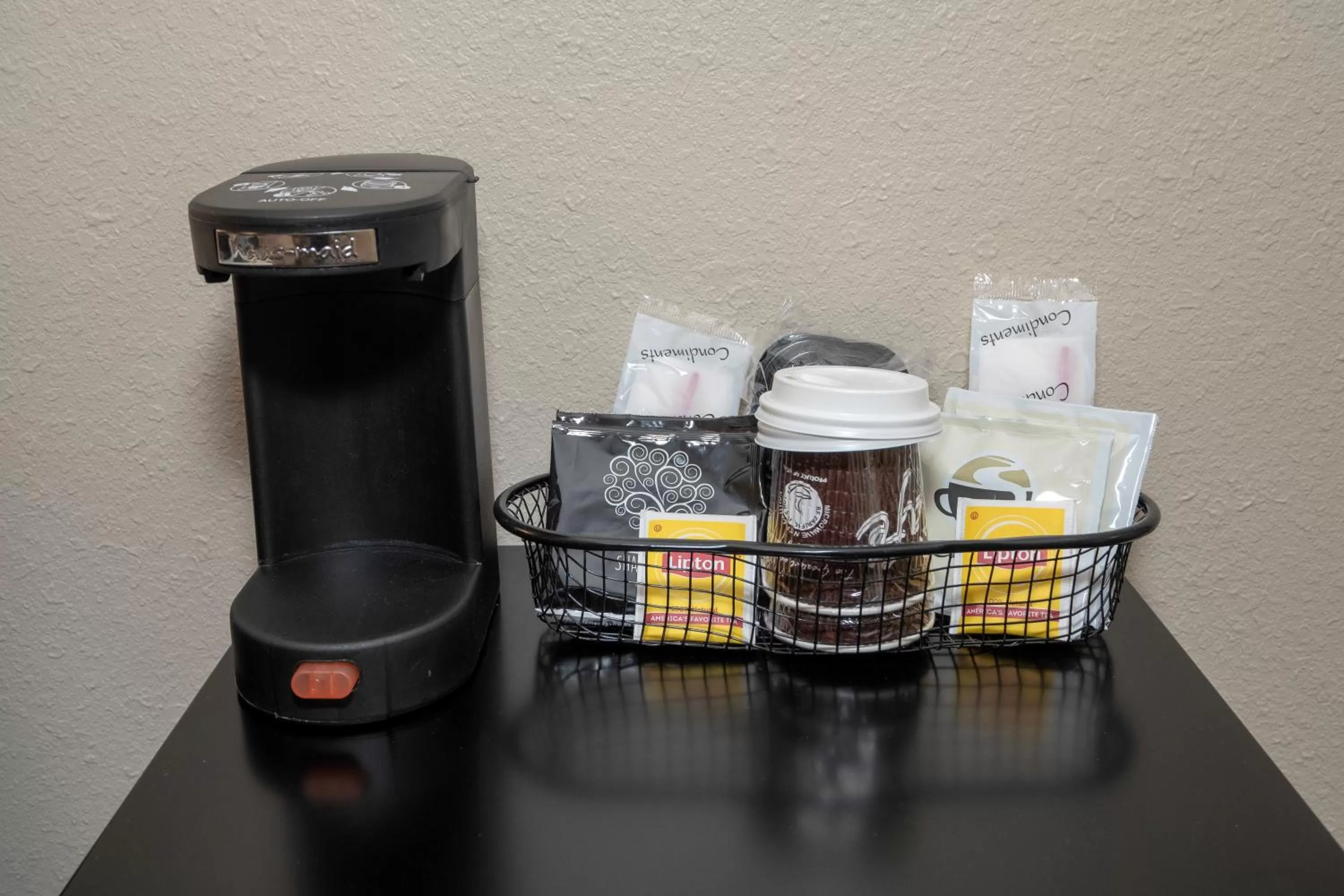 Photo of the whole room in Red Roof Inn Leesburg, VA