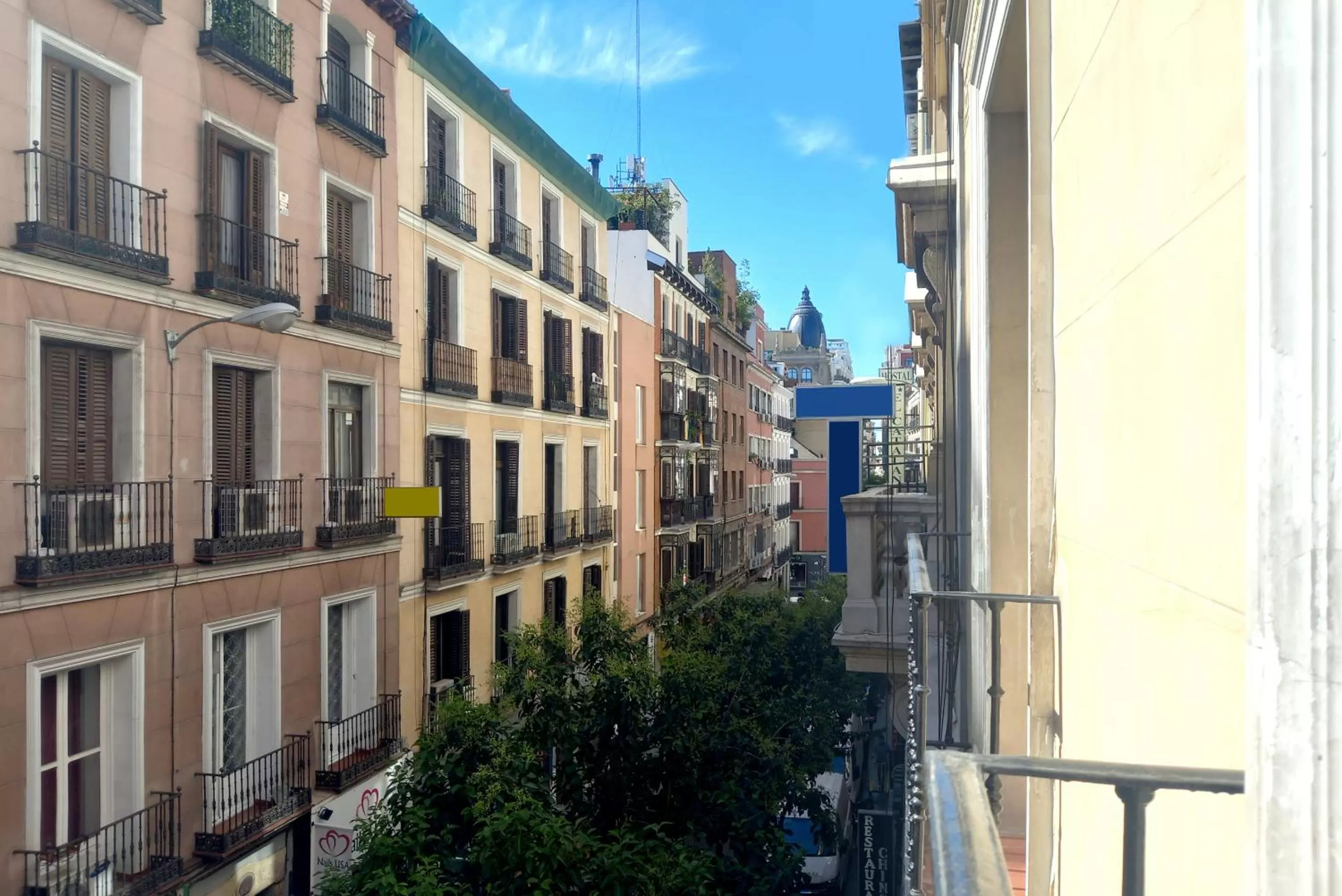 Street view in Woohoo Rooms Hortaleza