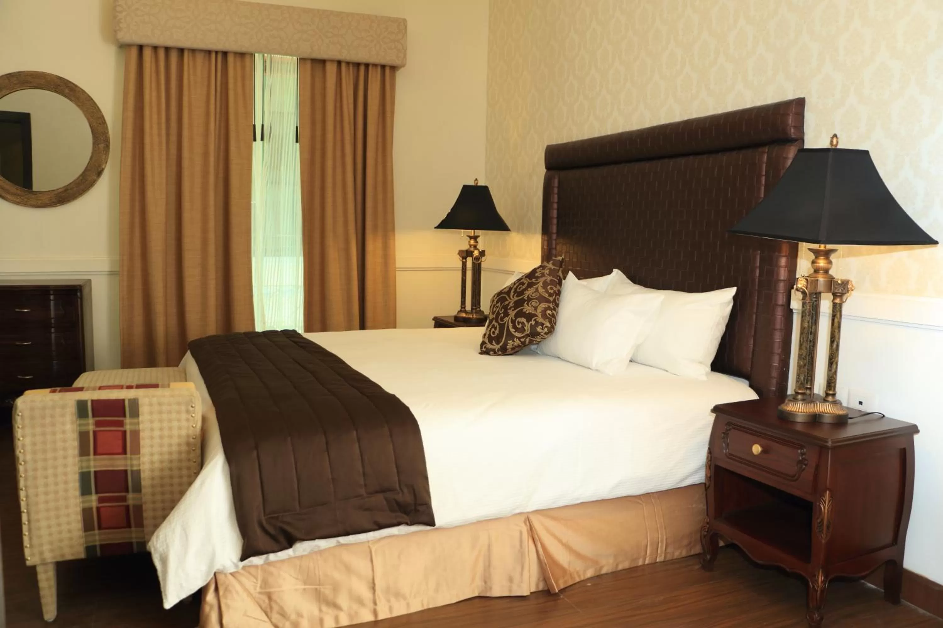 Photo of the whole room, Bed in Presidente Boutique