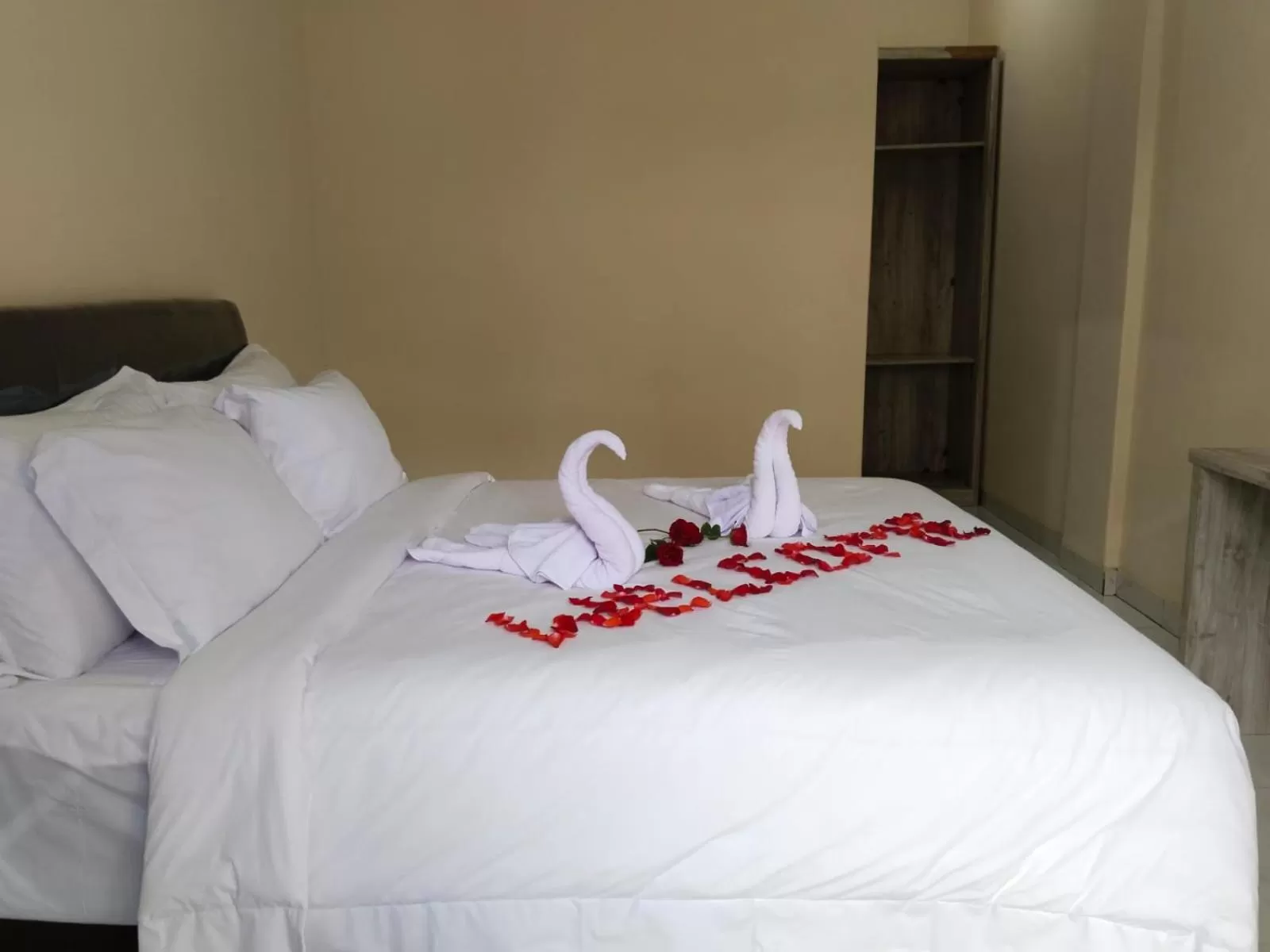 Bed in THE LAVIANA HOTEL