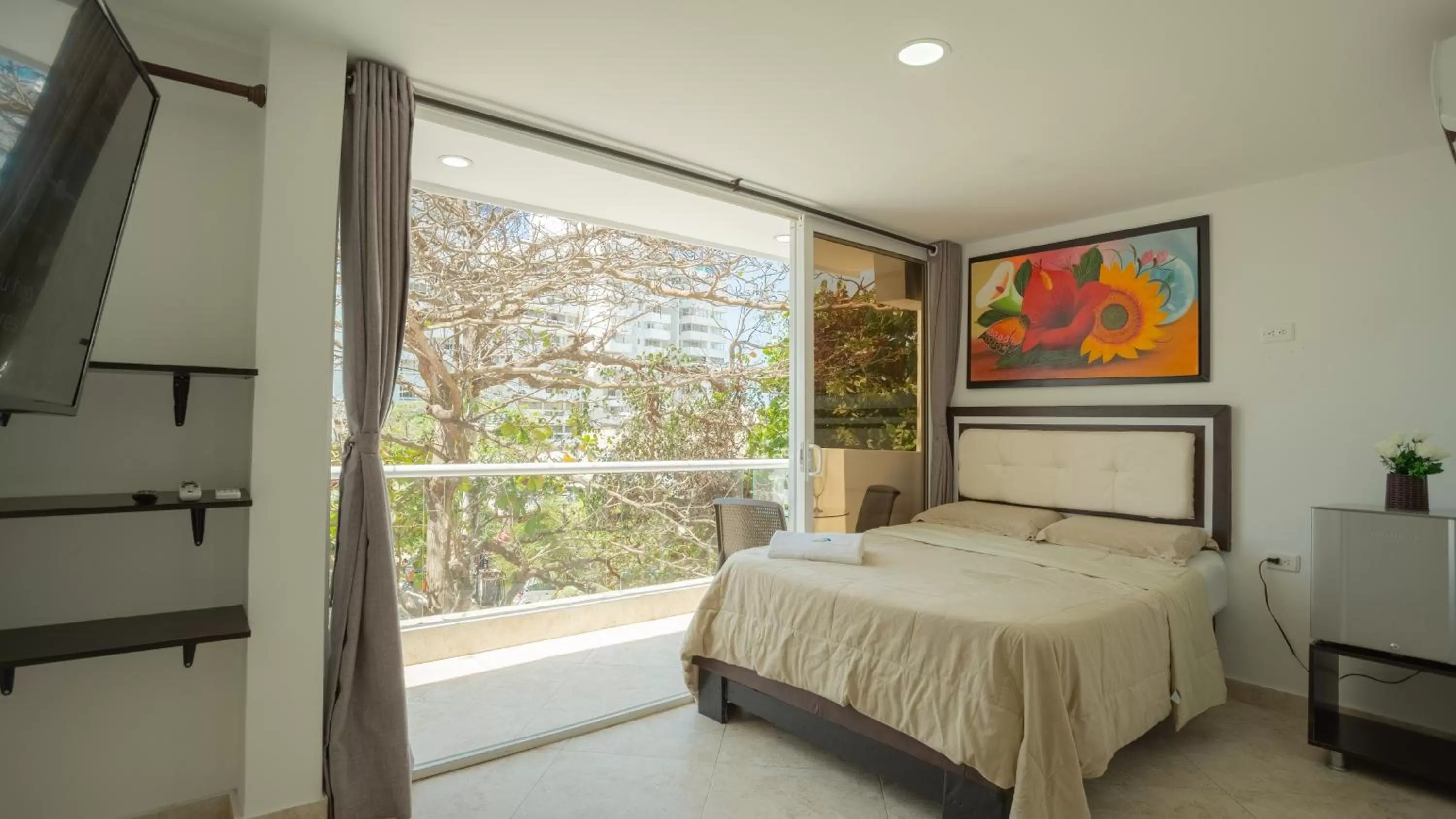 Photo of the whole room, Bed in Hollywood Beach Suite