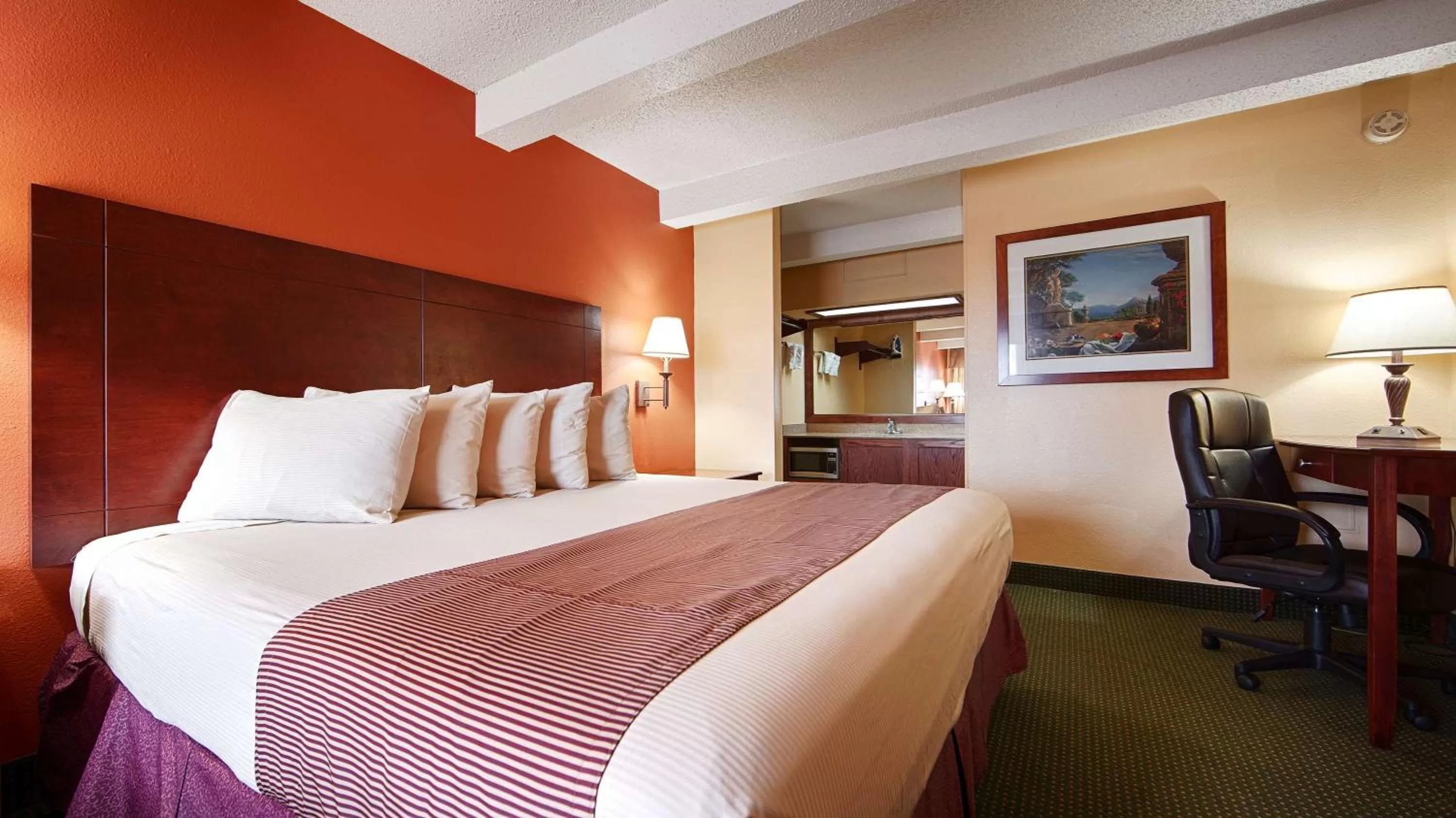 King Room with Bathtub - Disability Access/Non-Smoking in Best Western Montis Inn