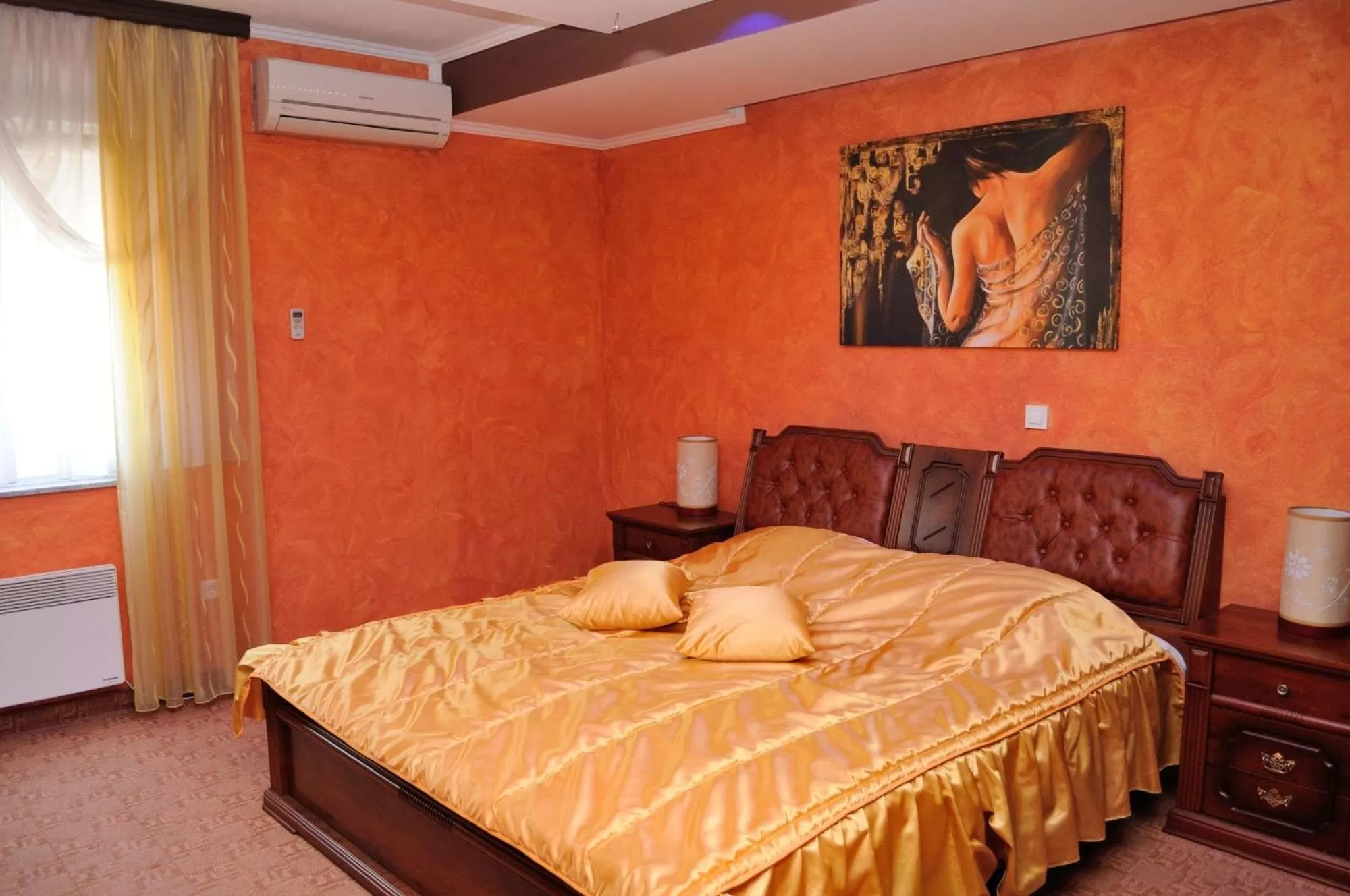 Staff, Bed in Motel Borik