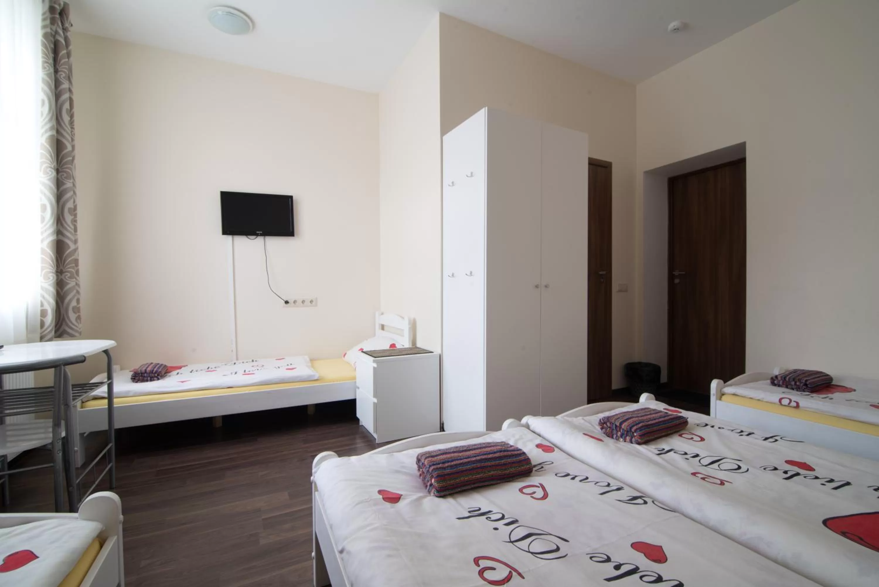 Shower, Bed in Happy Hotel