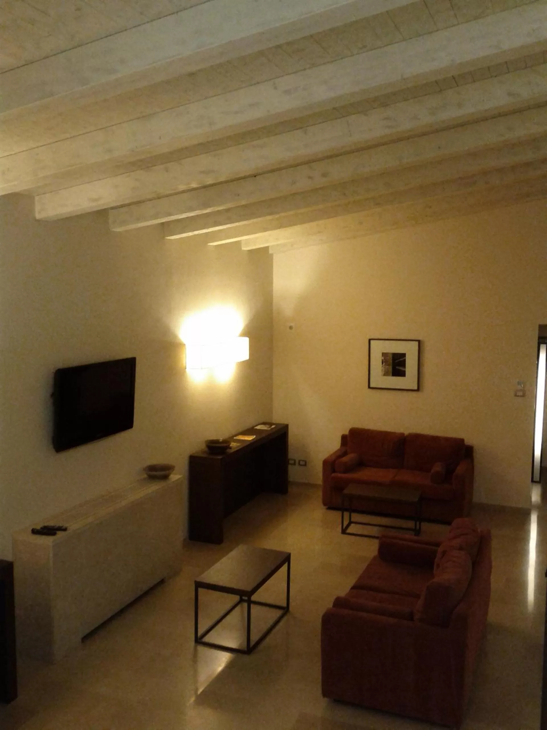Communal lounge/ TV room in Maré Resort