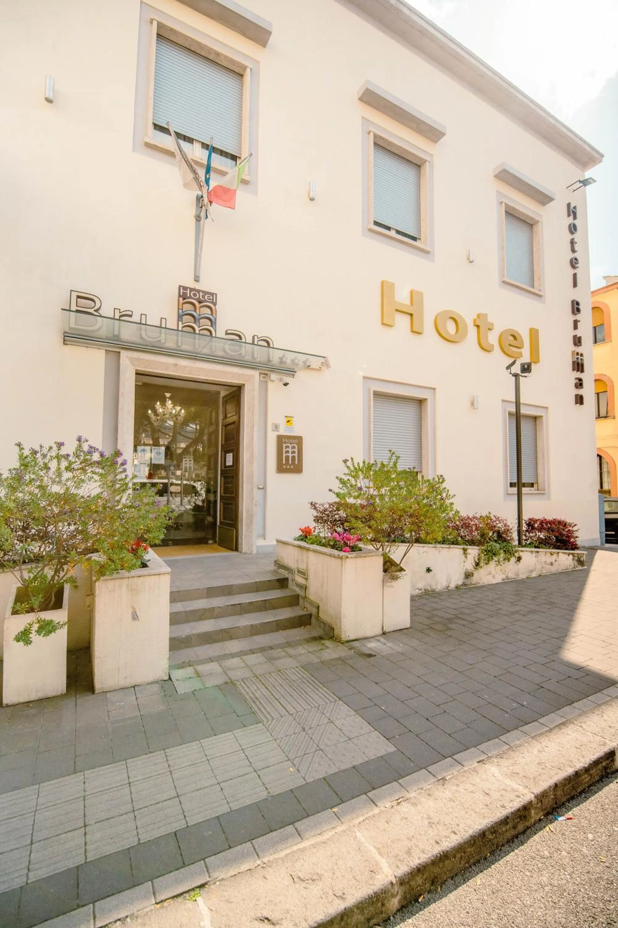 Facade/entrance in Hotel Bruman Salerno