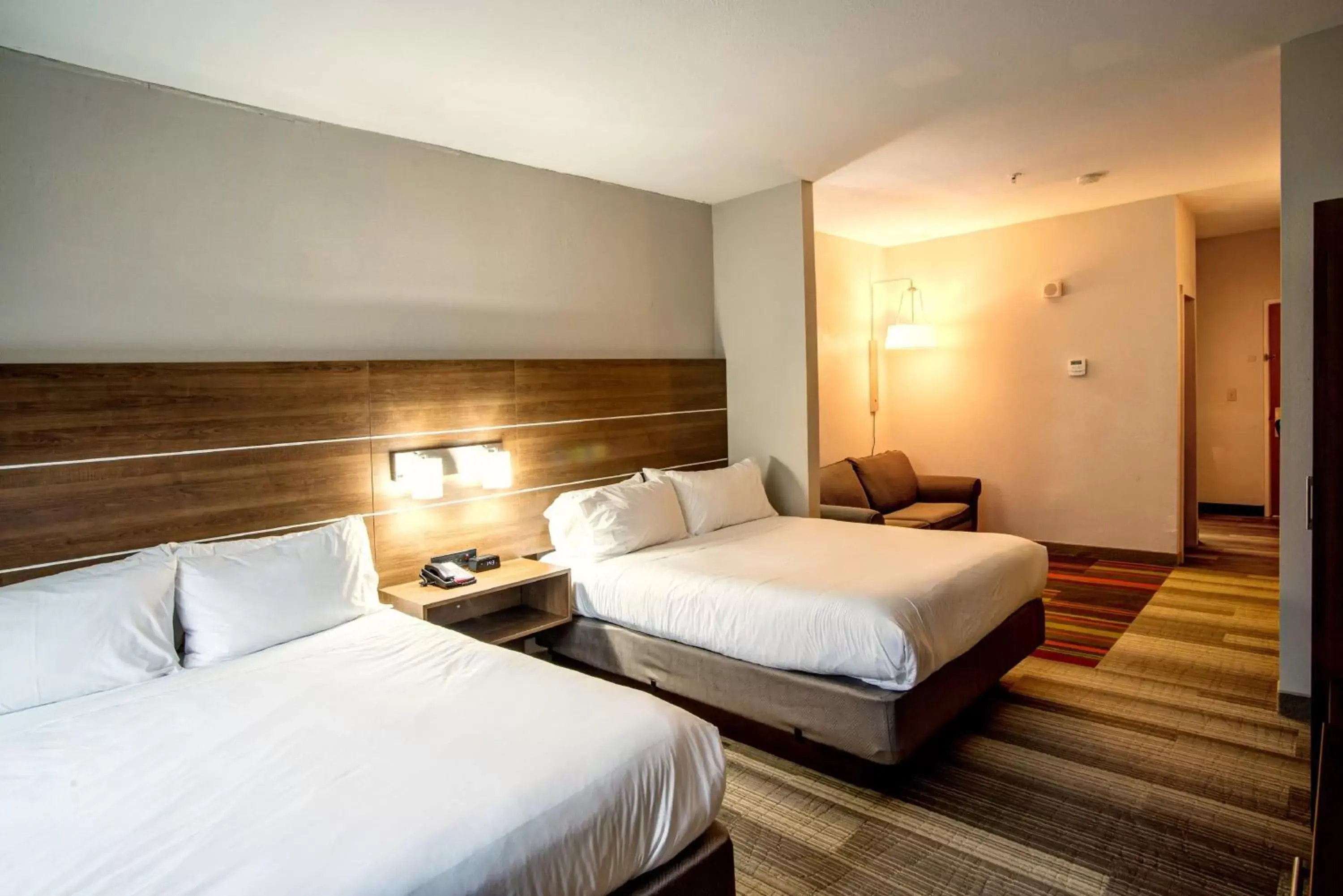 Standard Room with Two Queen Beds in Holiday Inn Express La Plata by IHG Standard Room with Two Queen Beds in Holiday Inn Express La Plata by IHG