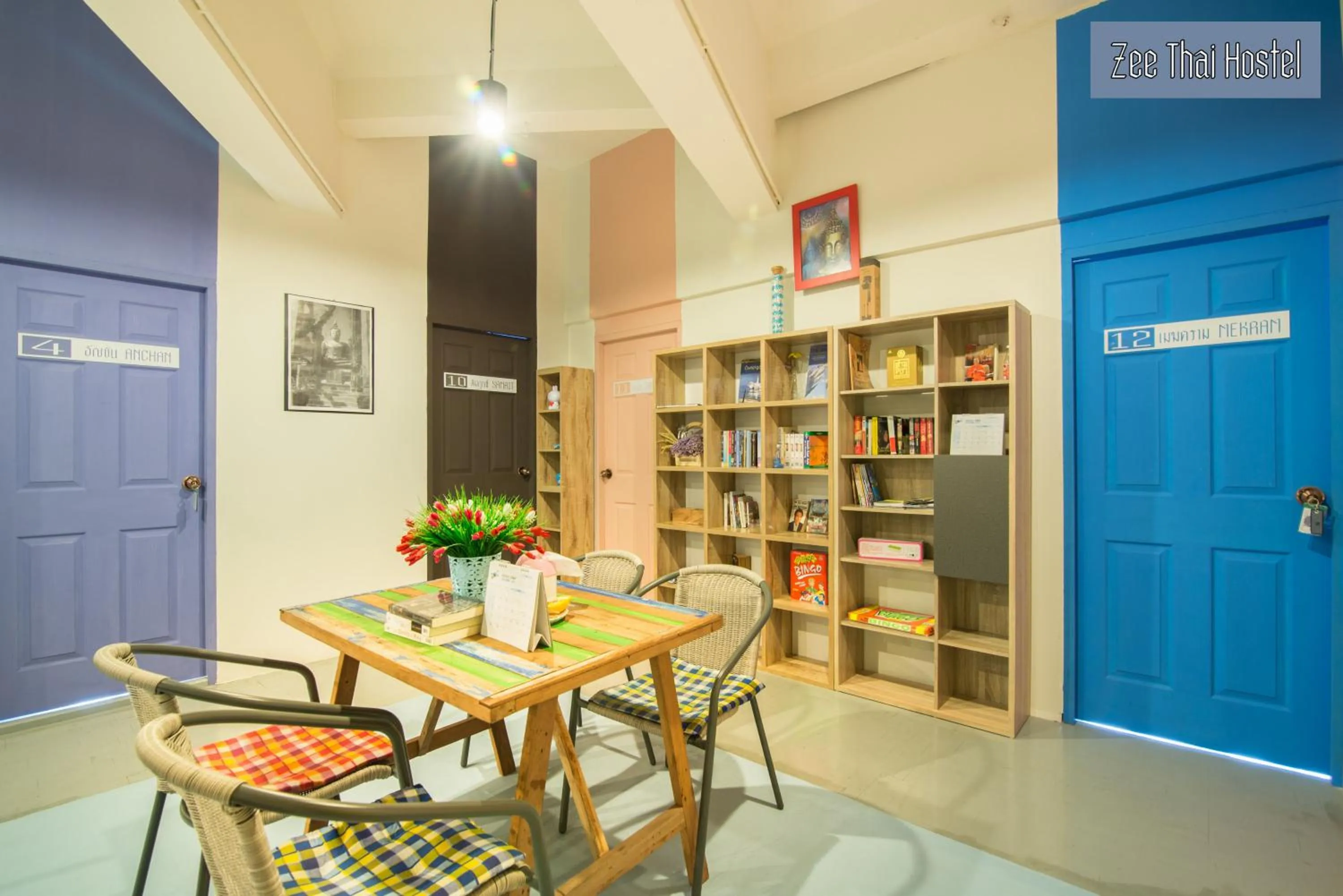 Library in Zee Thai Hostel