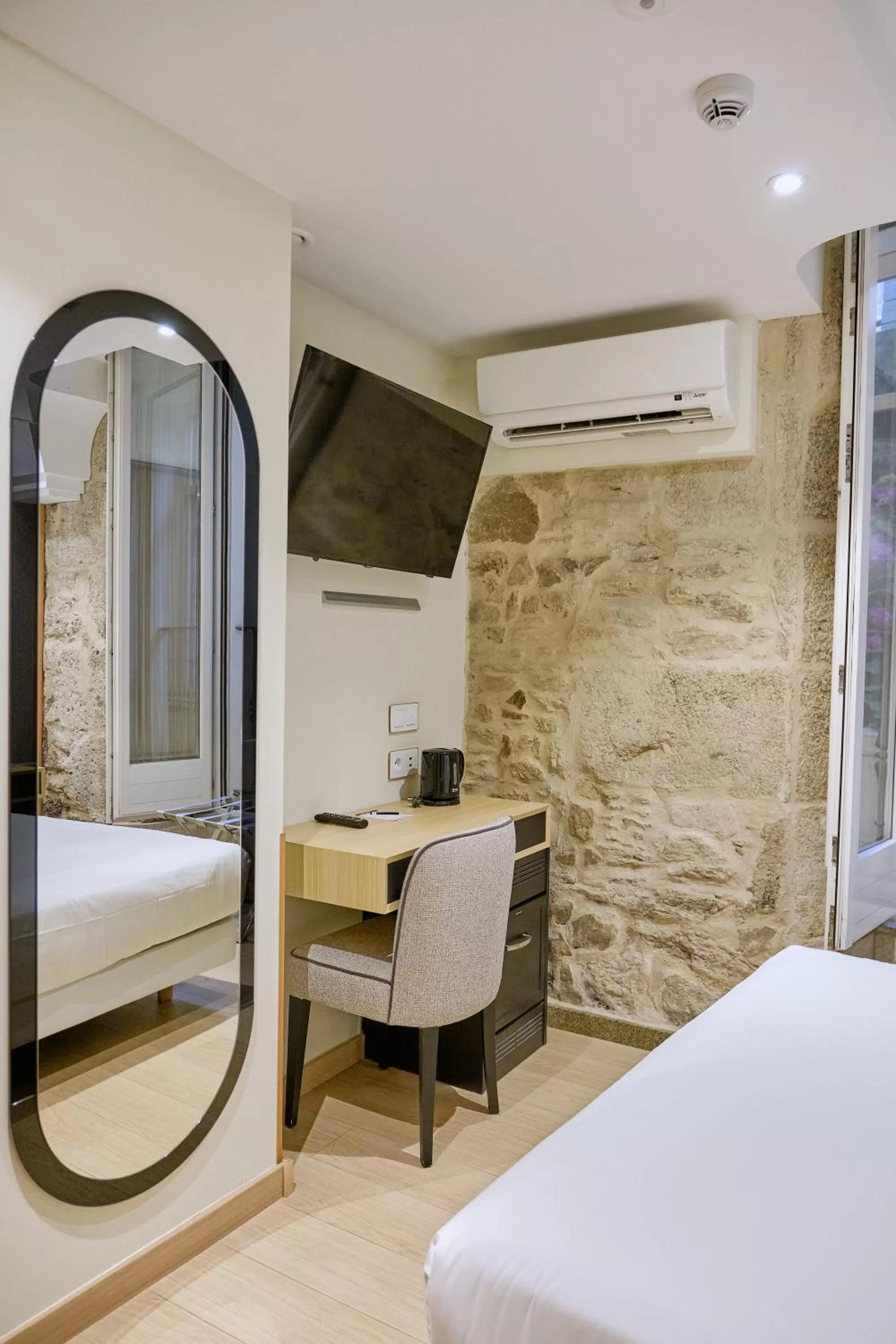 TV and multimedia, Bed in Hotel Praza Quintana