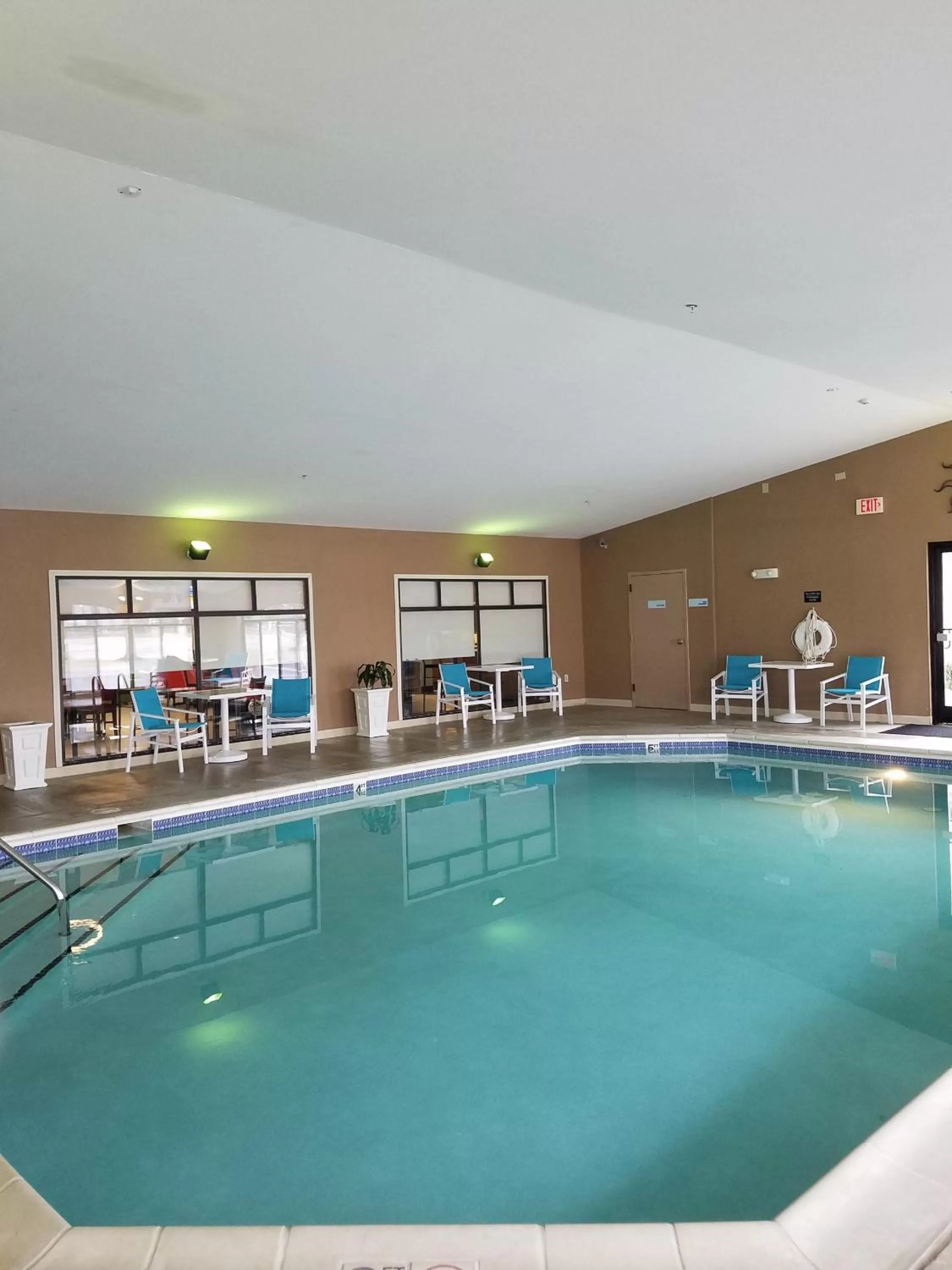 Swimming pool in Holiday Inn Express Hotel & Suites Kingsport-Meadowview I-26 by IHG