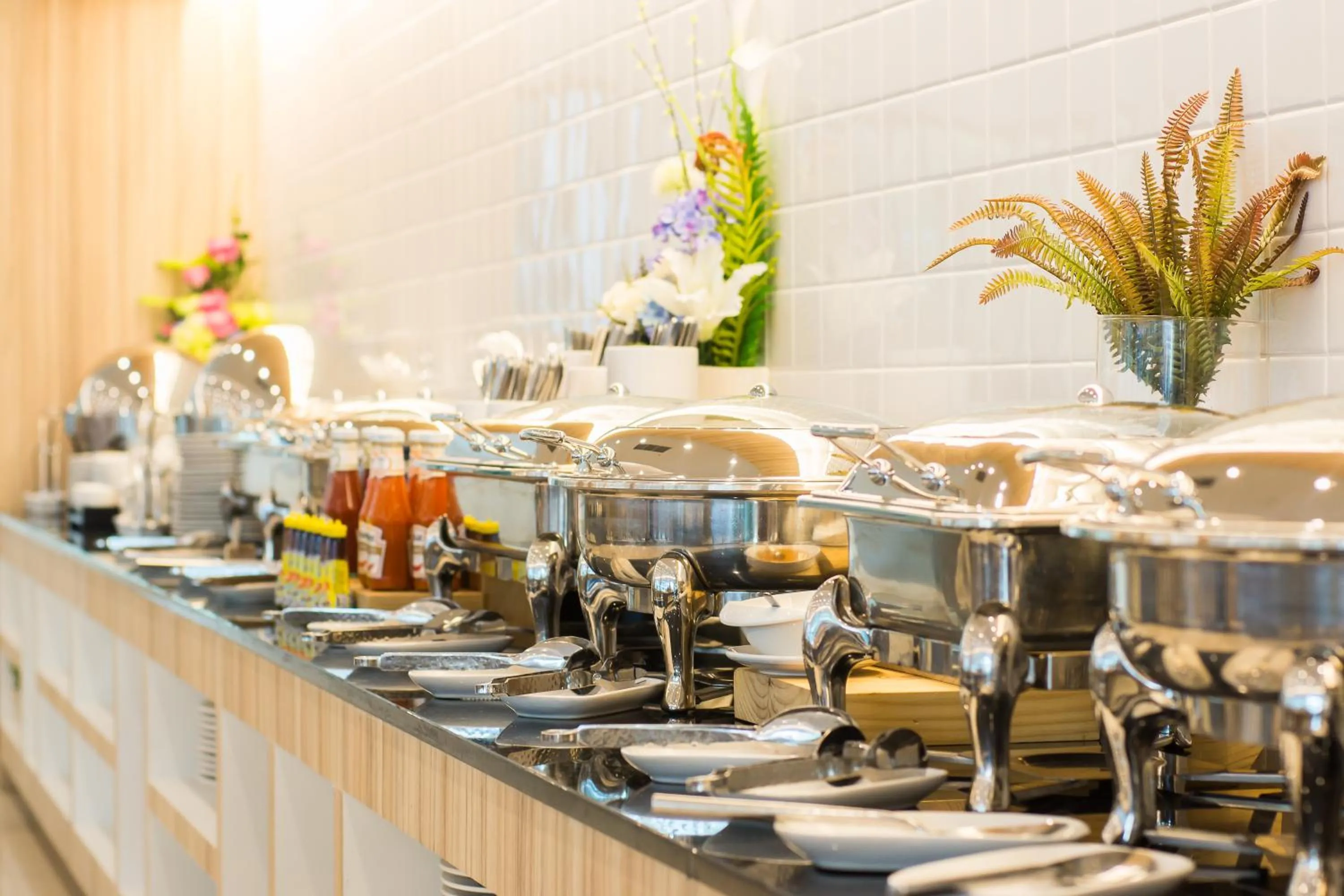 Restaurant/places to eat in J Inspired Hotel Pattaya