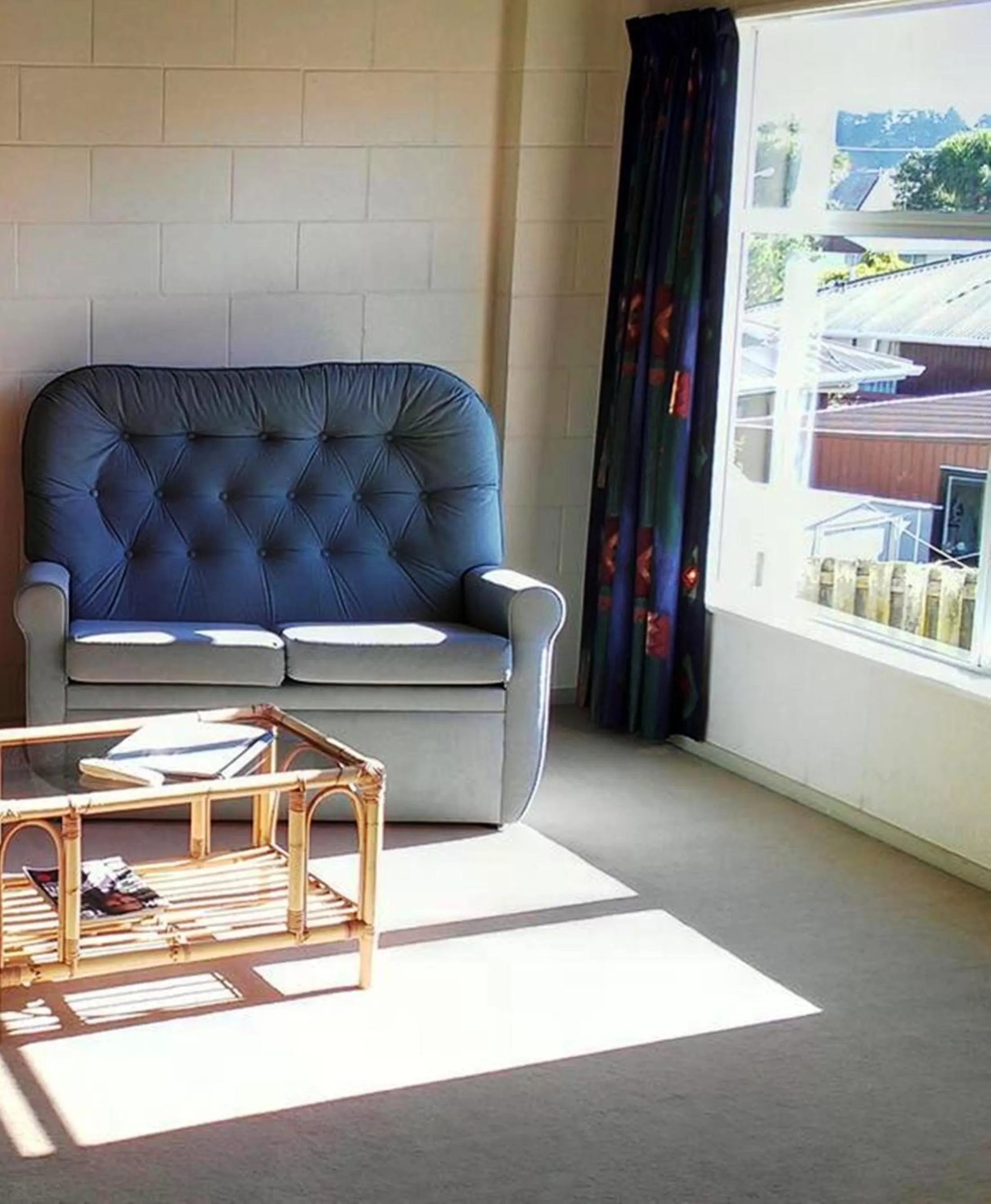 Living room in Riverview Motel