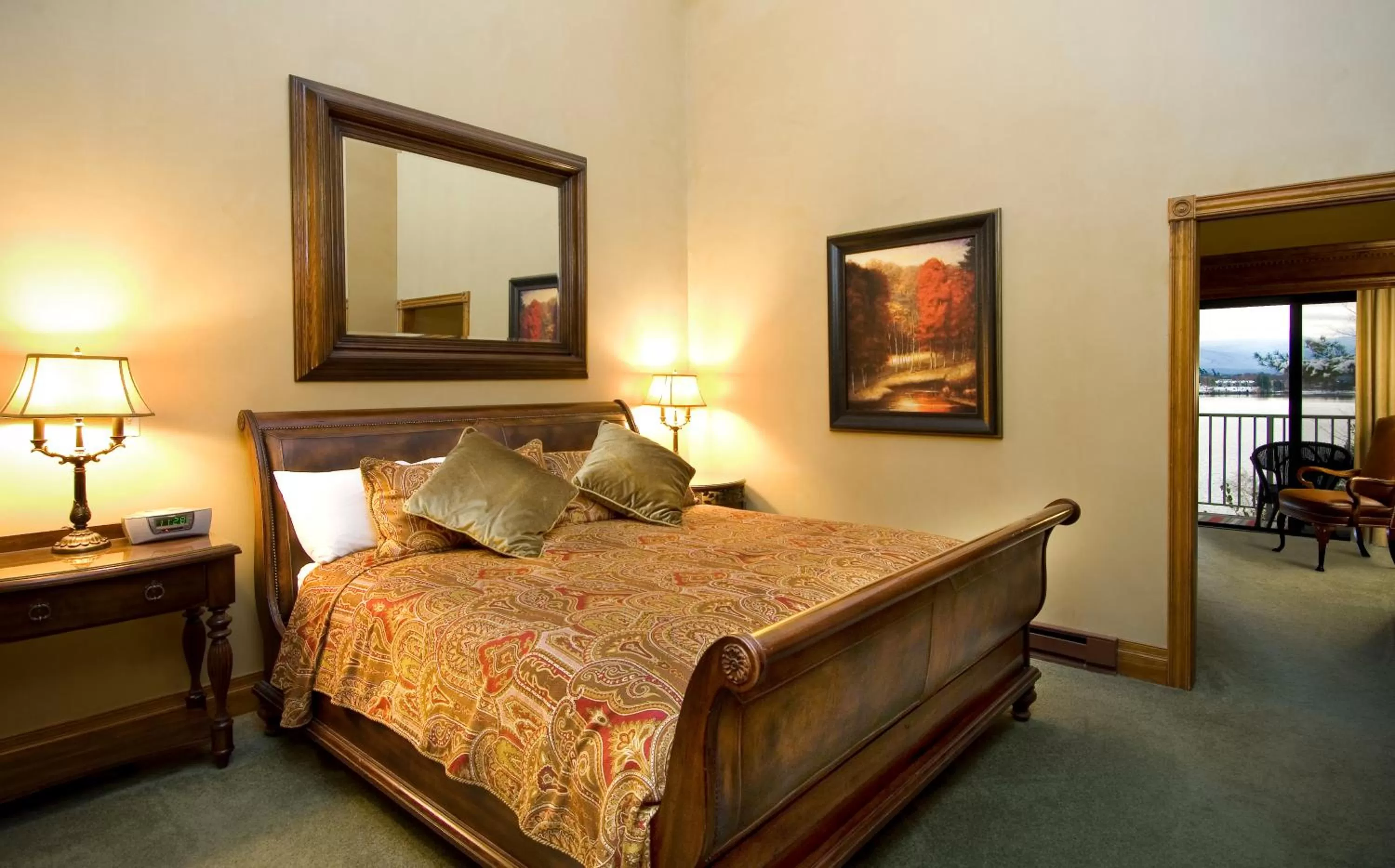 Bed in Mirror Lake Inn Resort and Spa