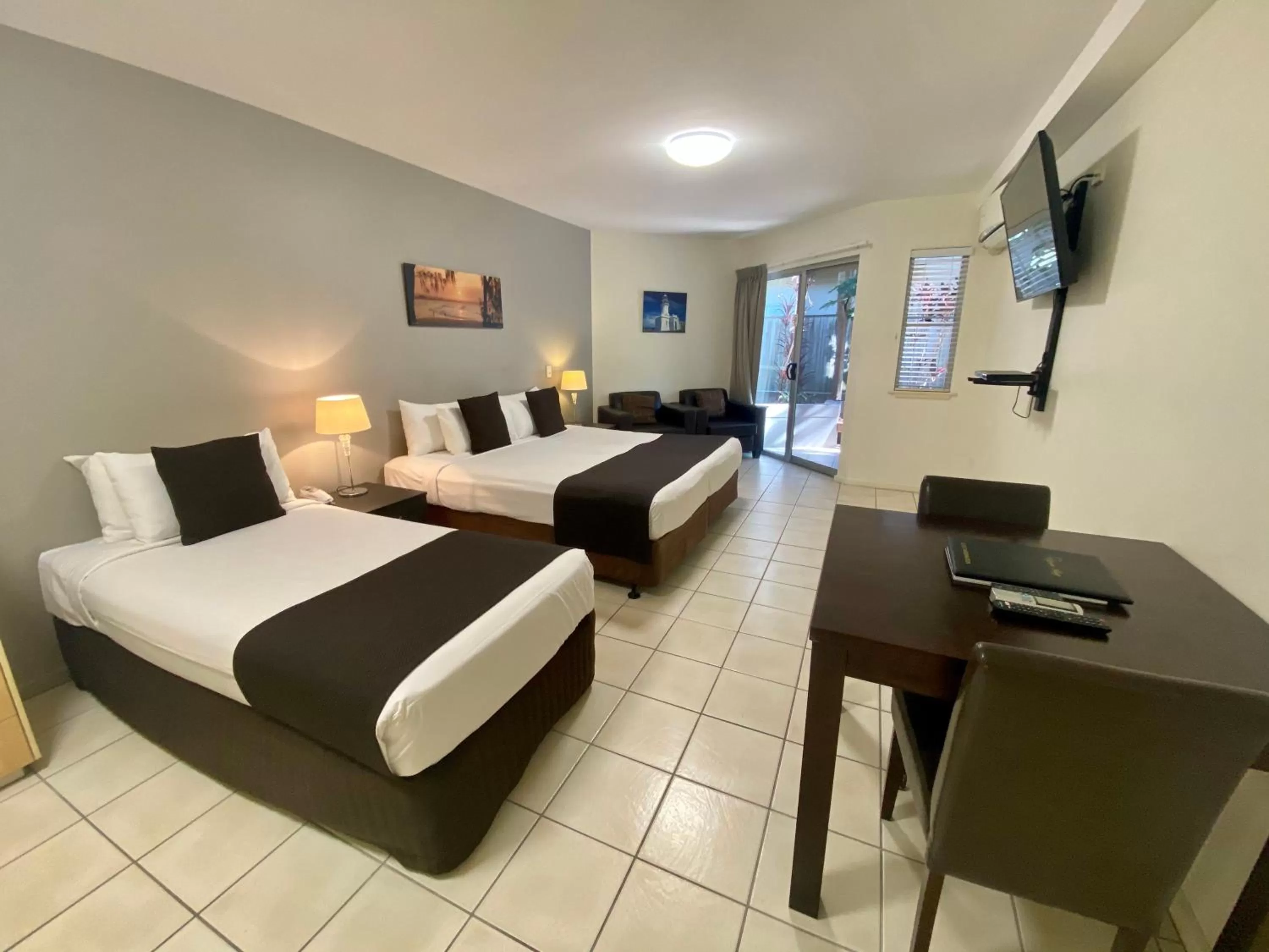 Photo of the whole room, Bed in The Byron Beachcomber