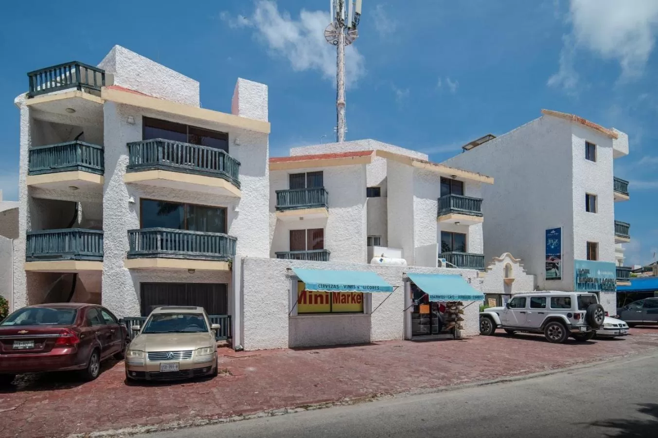 Property building in Hotel Imperial Laguna Faranda Cancún