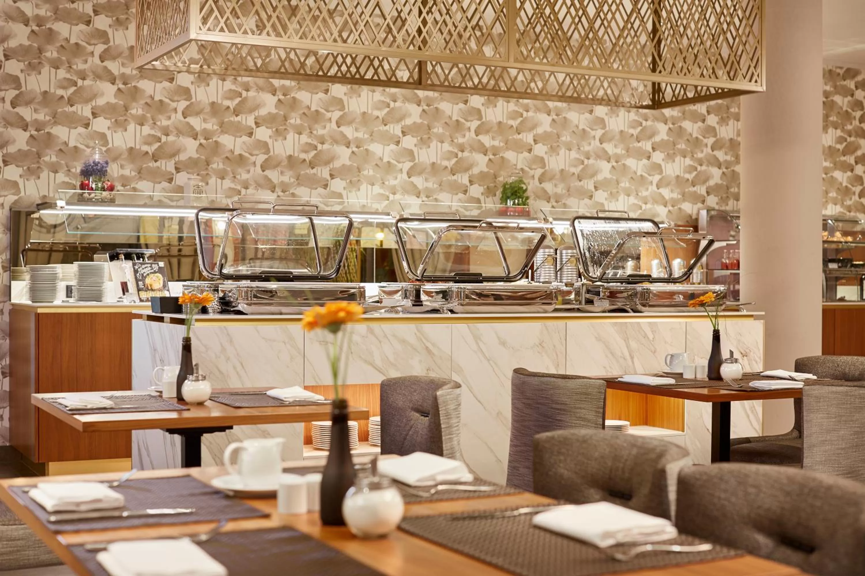 Restaurant/places to eat in HYPERION Hotel Berlin