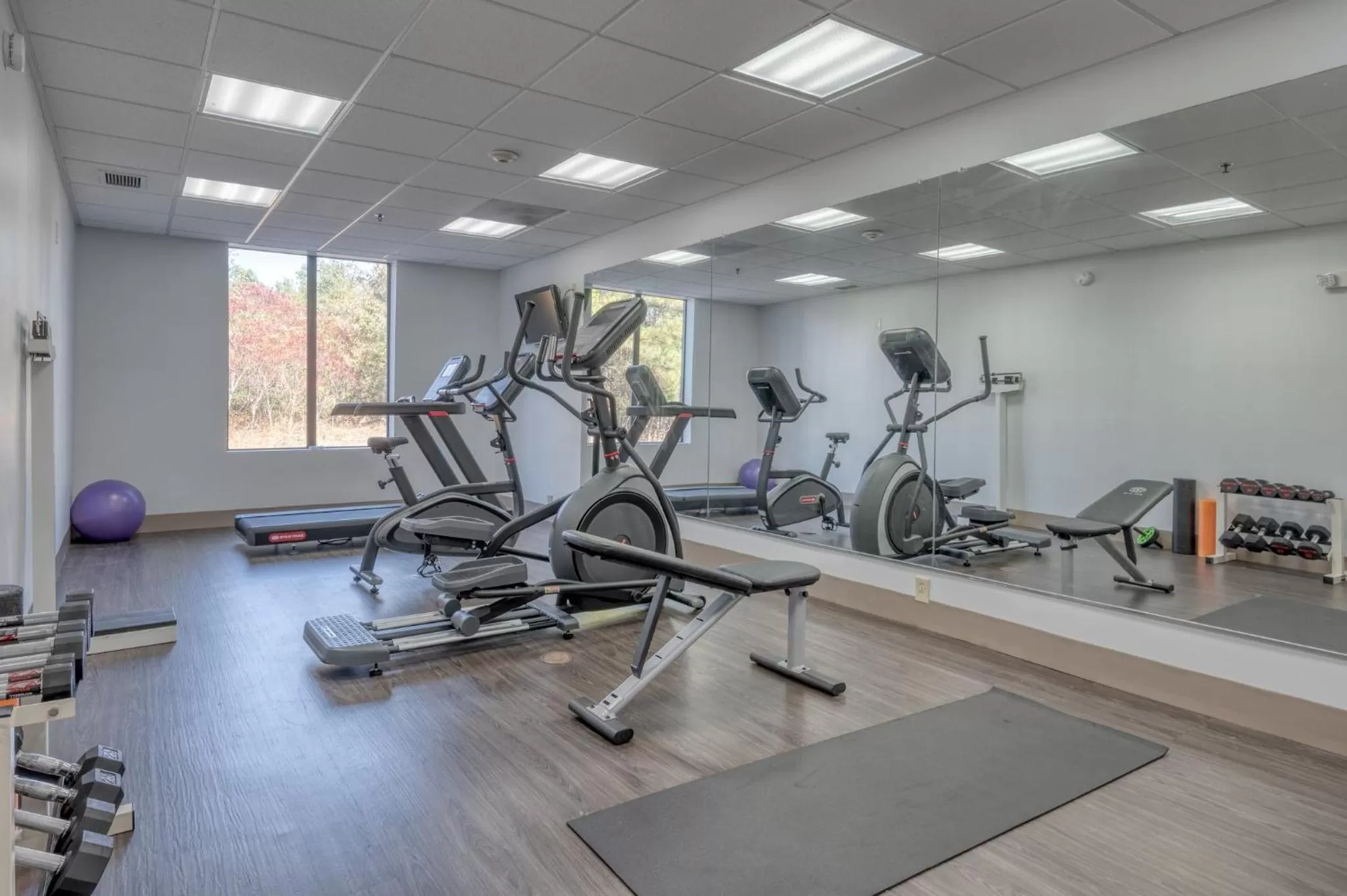 Spa and wellness centre/facilities in Holiday Inn Express Hotel & Suites Thornburg-S. Fredericksburg by IHG