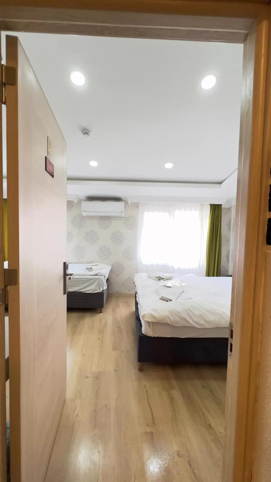 Shower, Bed in The Lola Hotel