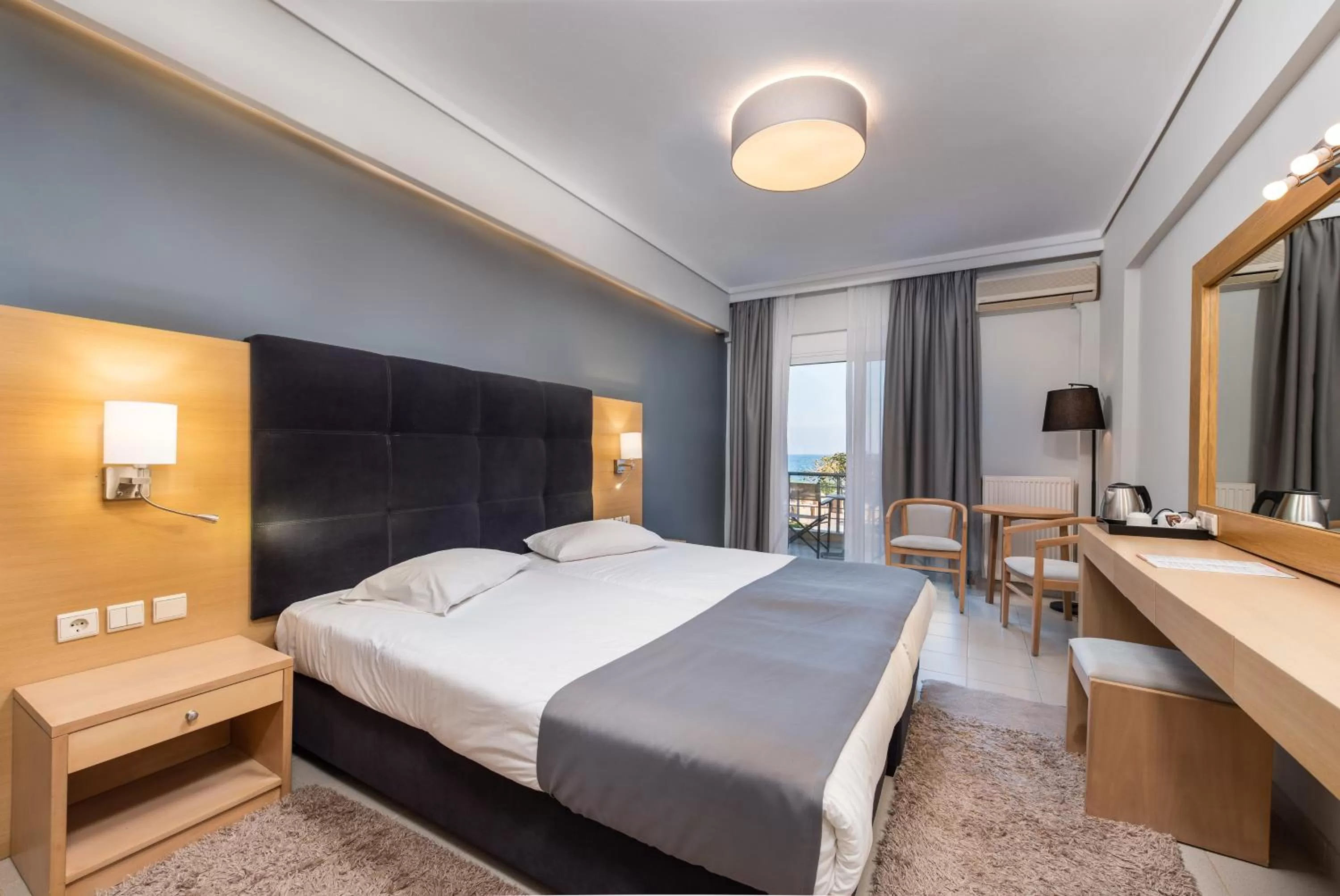 Photo of the whole room, Bed in Heliotrope Hotels